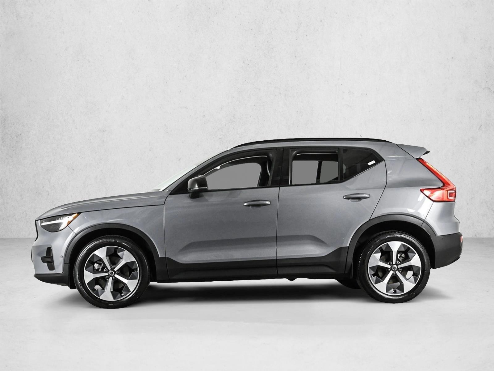 Thumbnail: 2023 Volvo XC40 - 2