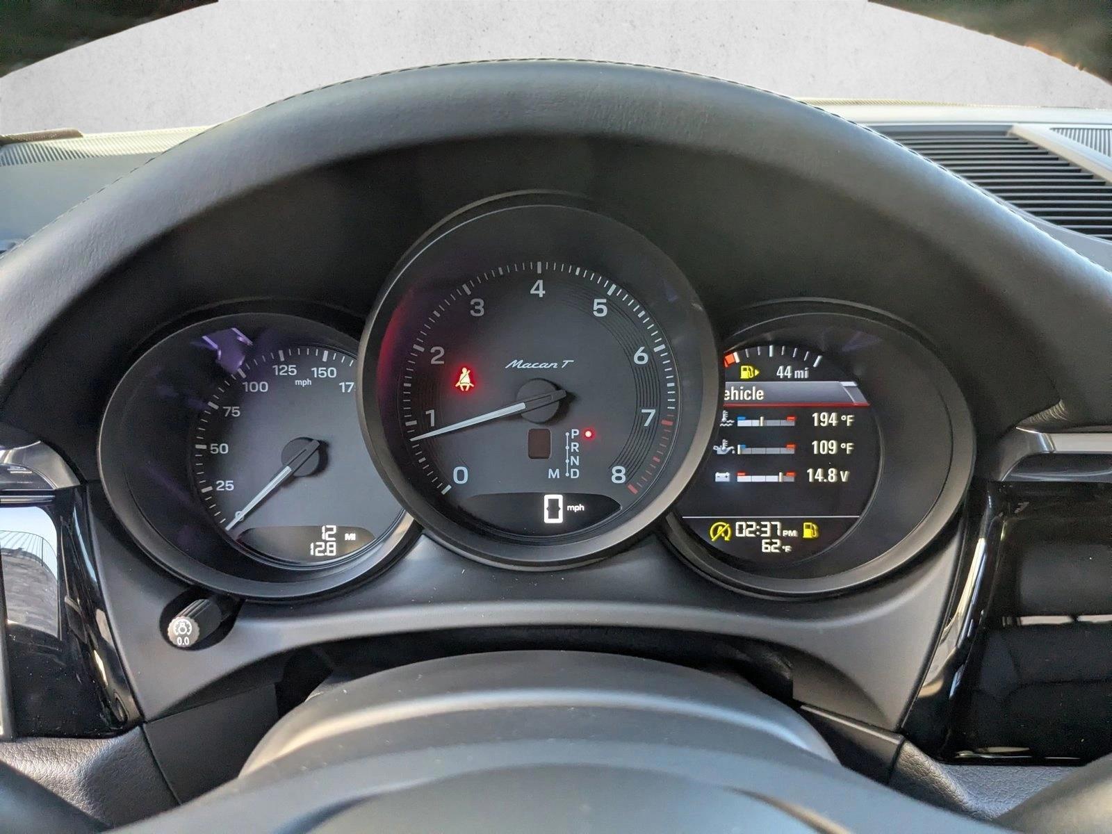 2026 Porsche Macan T - Photo 16