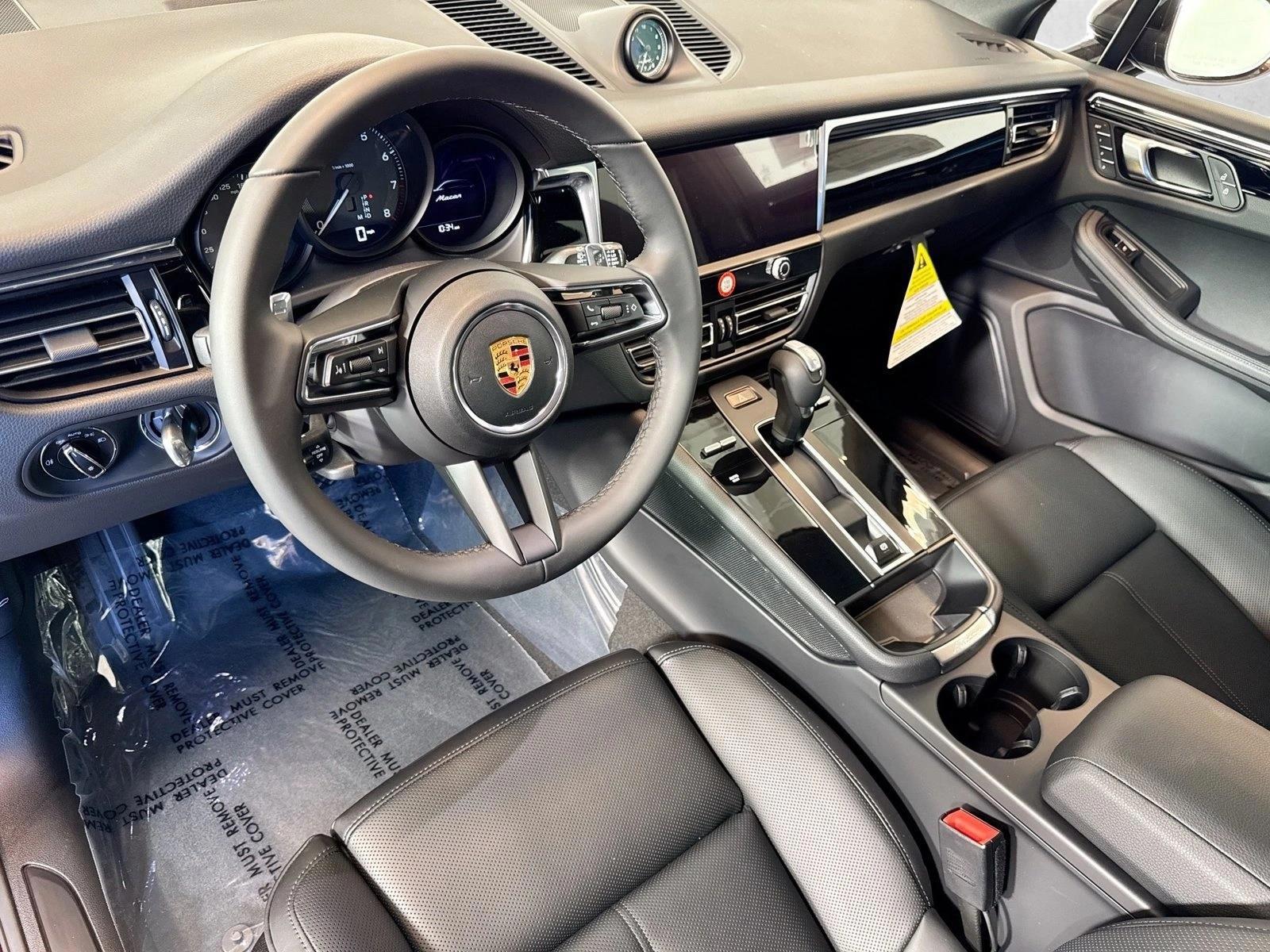 Thumbnail: 2026 Porsche Macan - 3