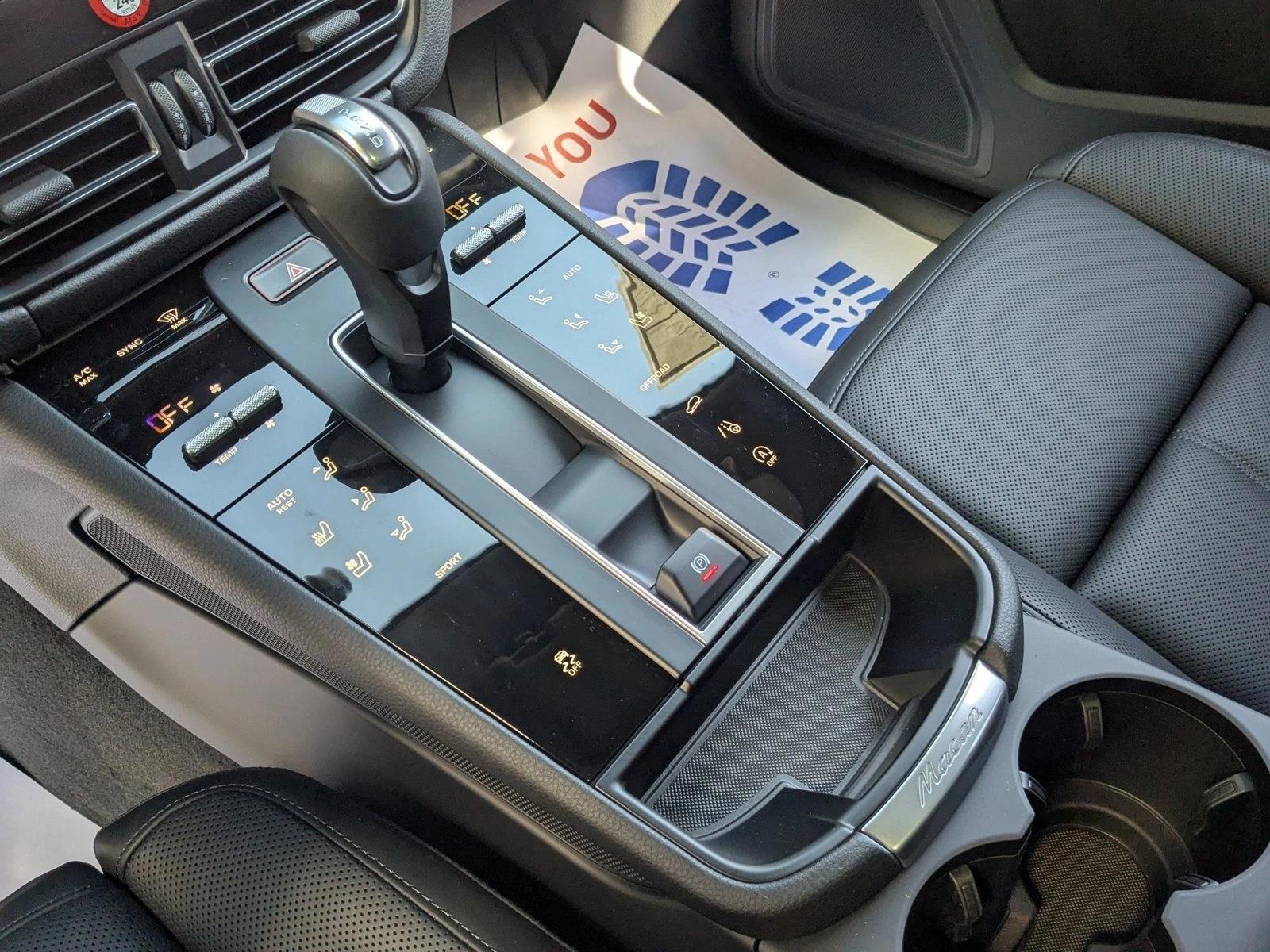 2026 Porsche Macan T - Photo 21