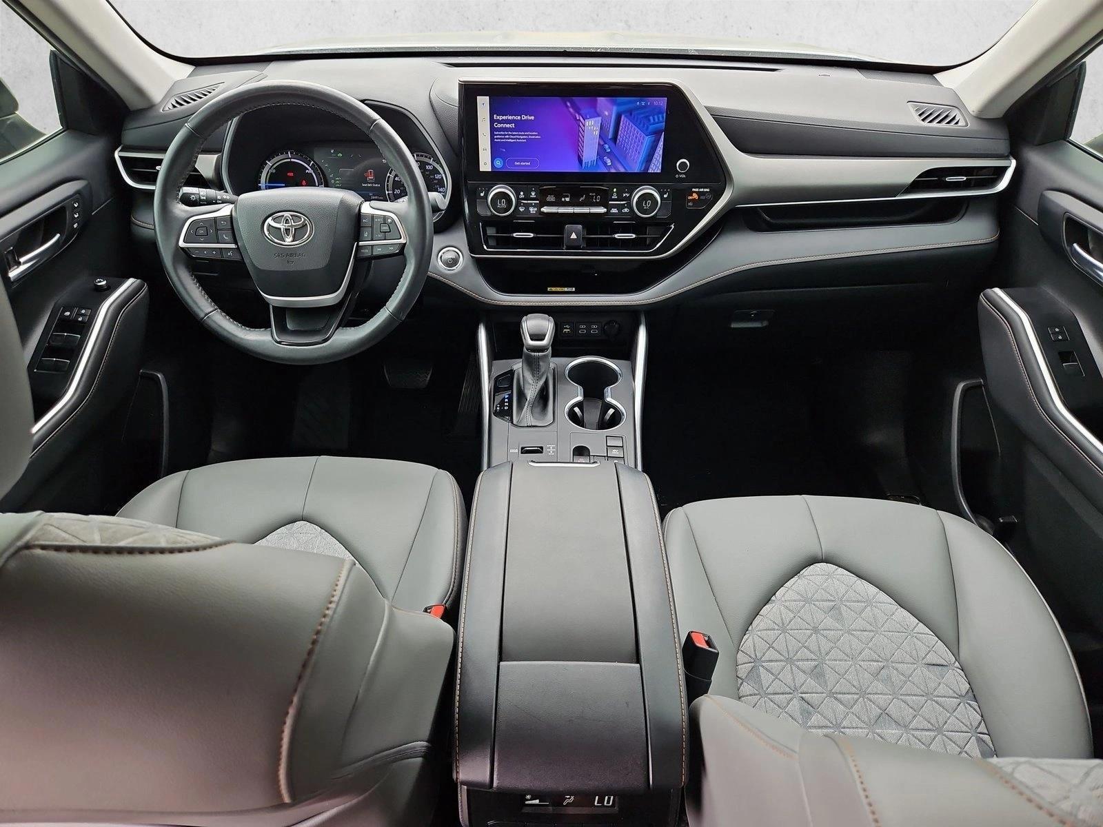 Thumbnail: 2023 Toyota Highlander - 4