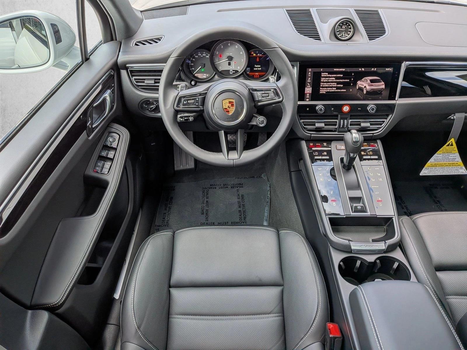 Thumbnail: 2026 Porsche Macan - 4