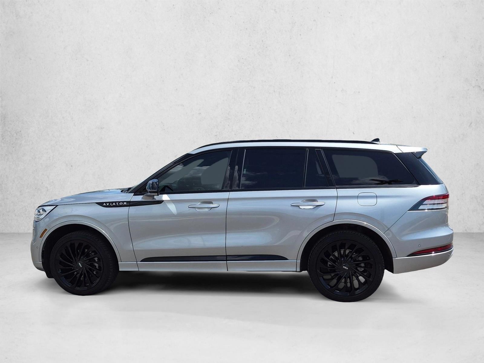 Thumbnail: 2023 Lincoln Aviator - 2