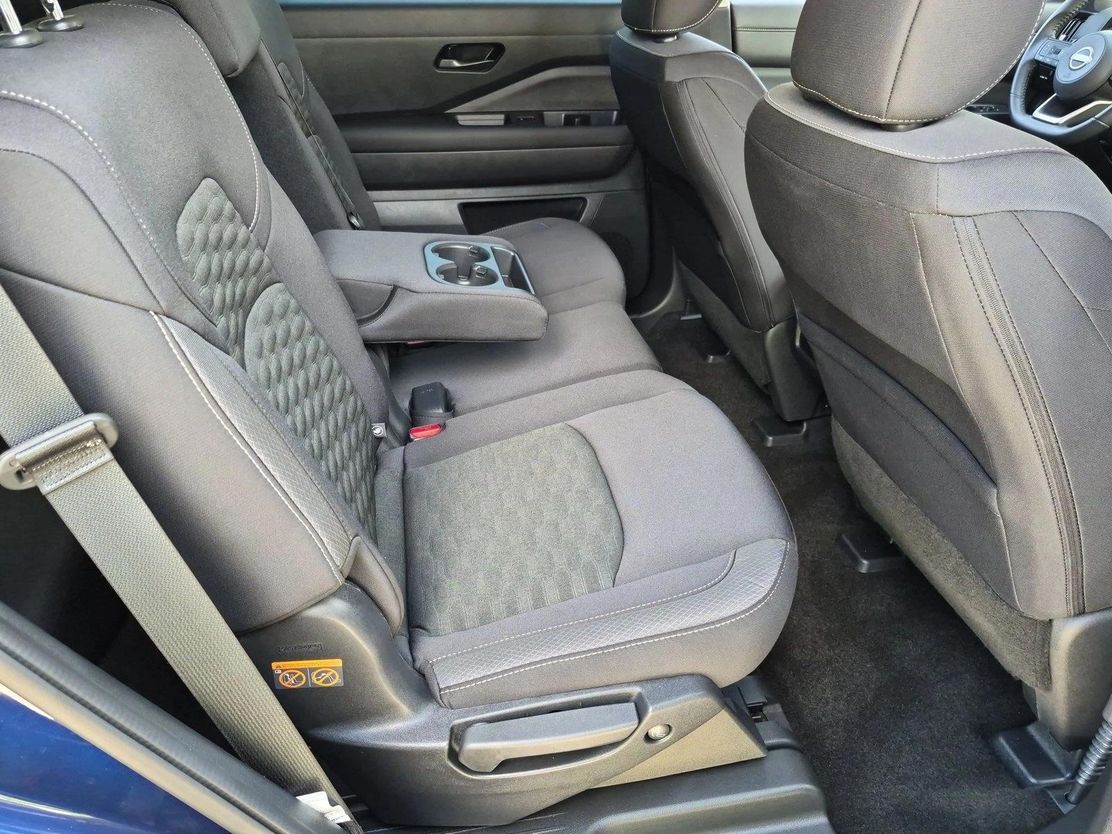2025 Nissan Pathfinder SV - Photo 18