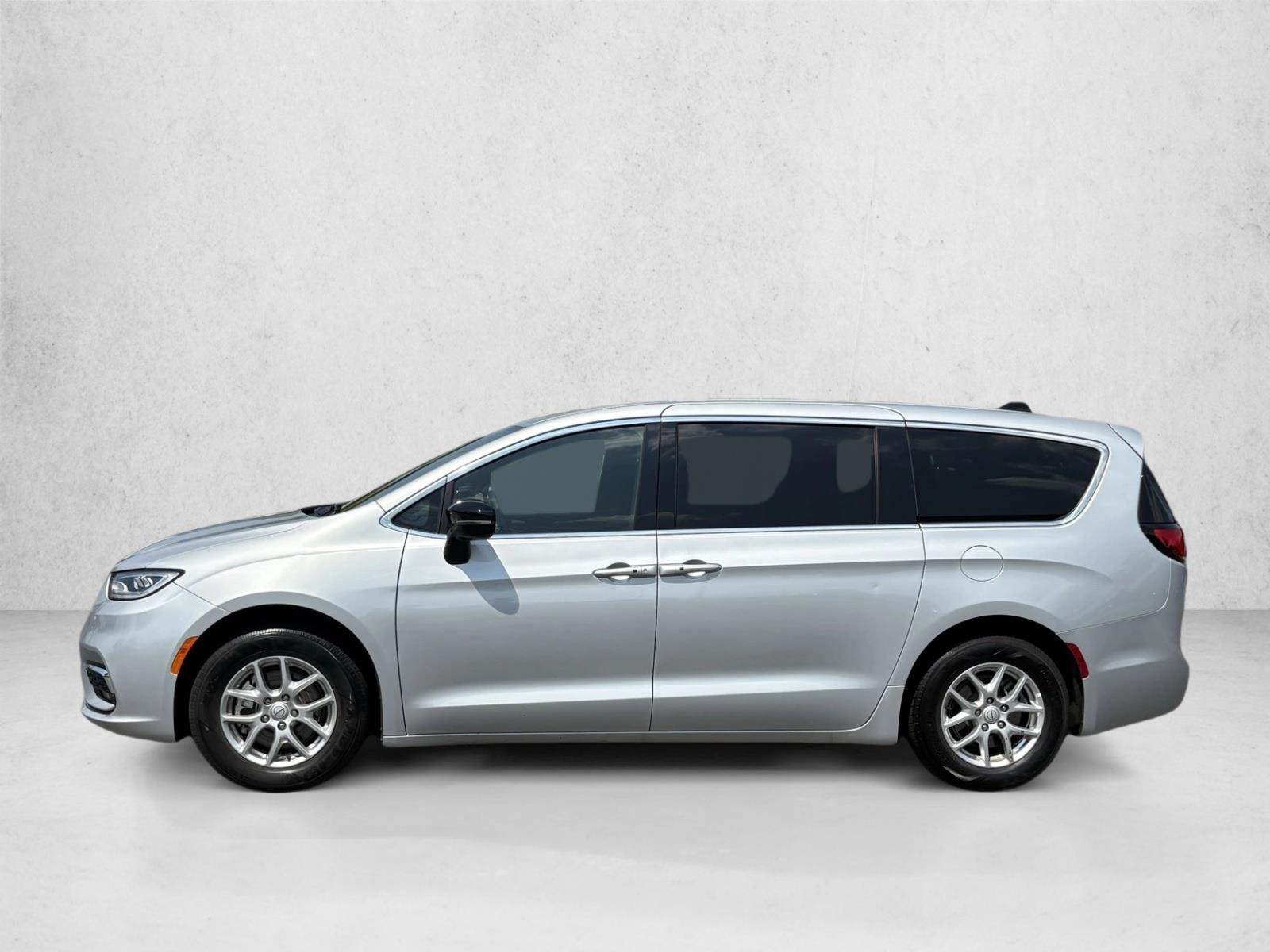 Thumbnail: 2026 Chrysler Pacifica - 2