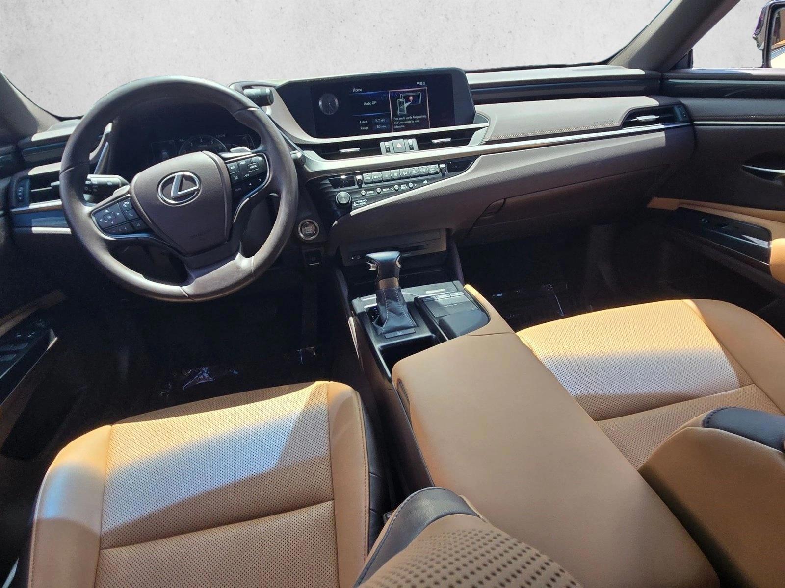 Thumbnail: 2020 Lexus ES - 3