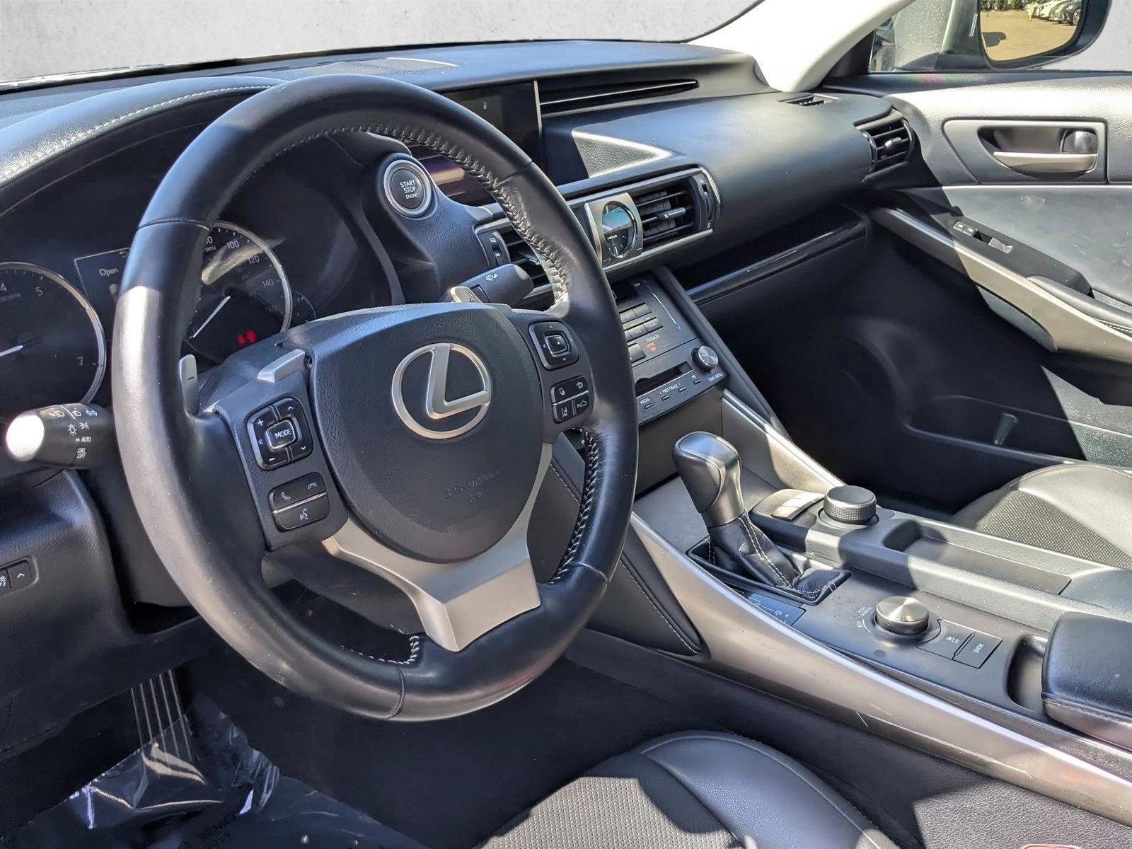 Thumbnail: 2018 Lexus IS - 3