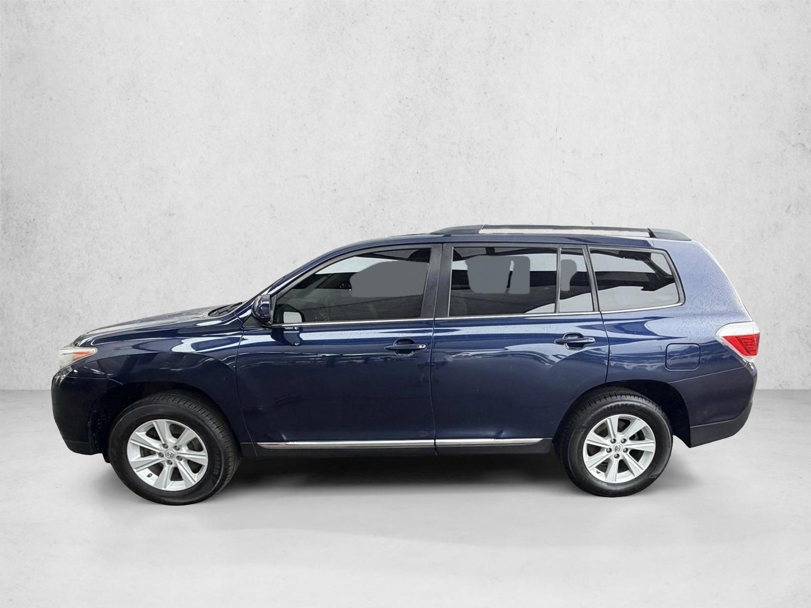 Thumbnail: 2013 Toyota Highlander - 2