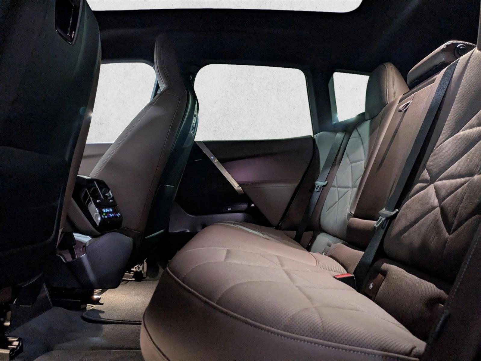 2026 BMW iX 60 - Photo 17