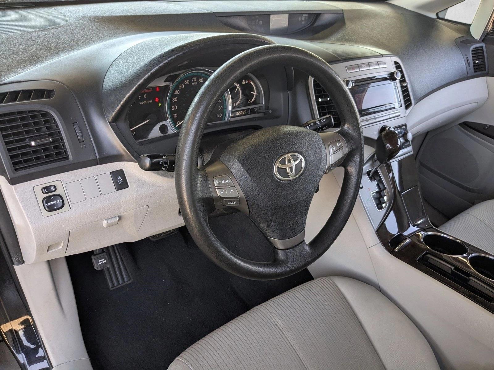 Thumbnail: 2010 Toyota Venza - 3