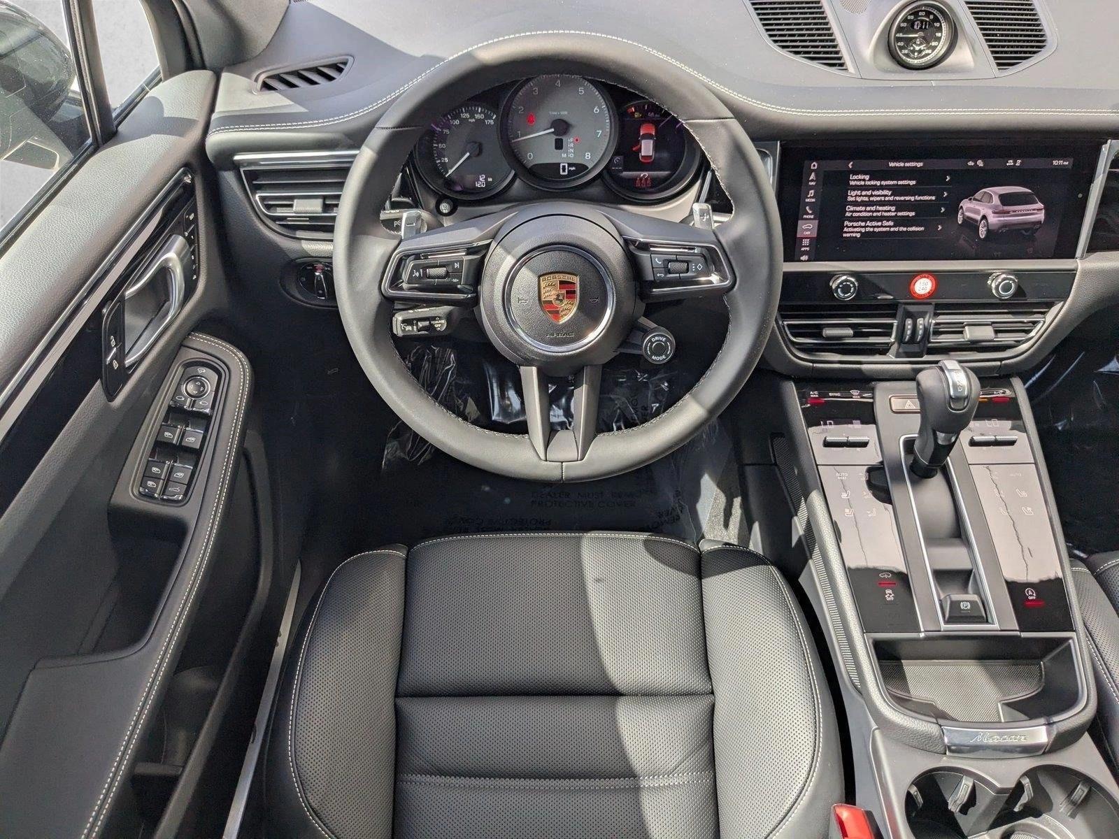 Thumbnail: 2025 Porsche Macan - 3