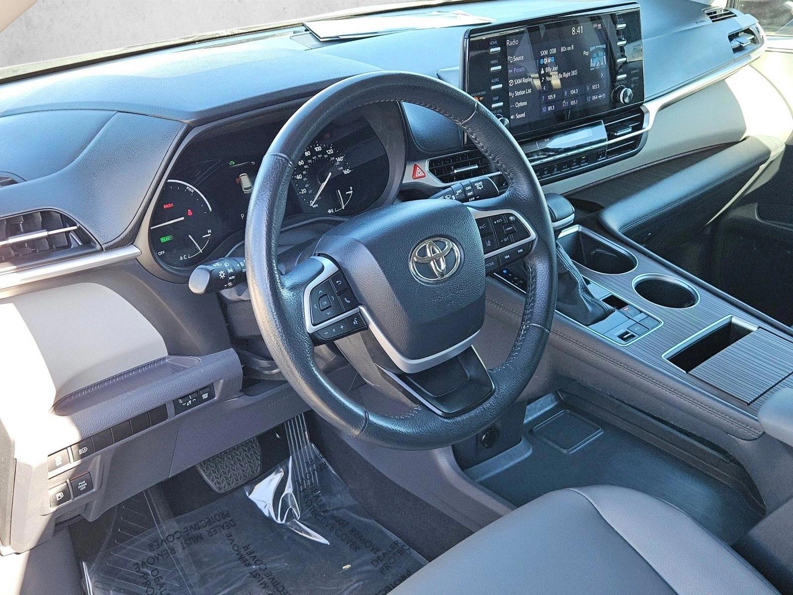 Thumbnail: 2024 Toyota Sienna - 3