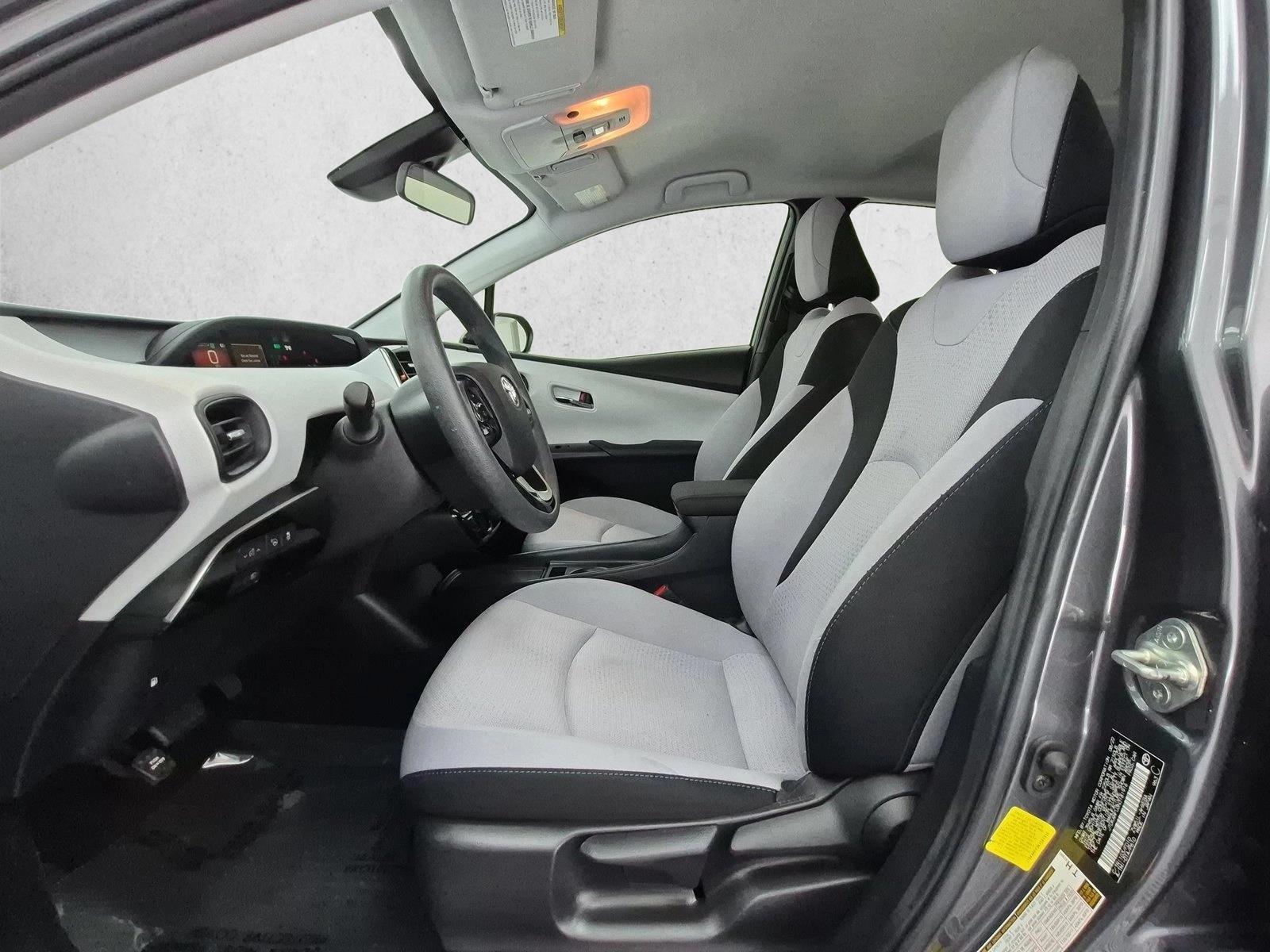 2022 Toyota Prius LE - Photo 16