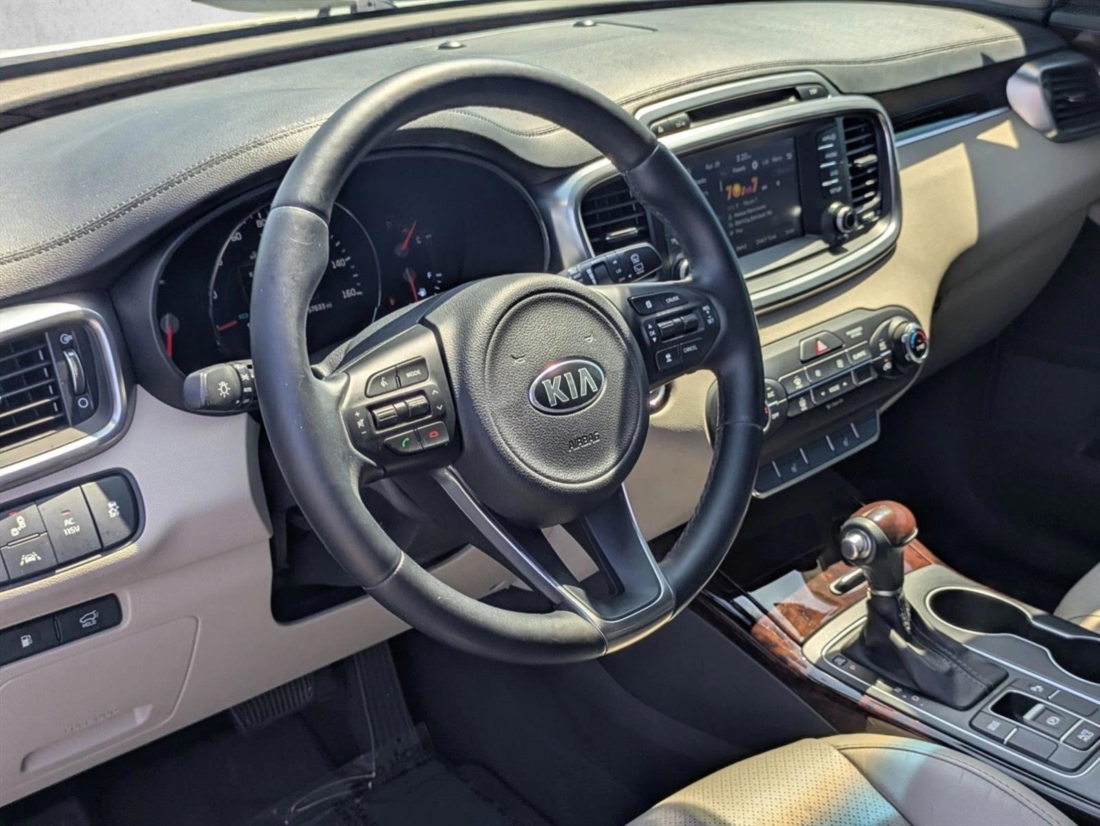 Thumbnail: 2017 Kia Sorento - 3