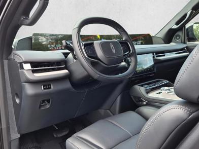 2027 Lincoln Navigator