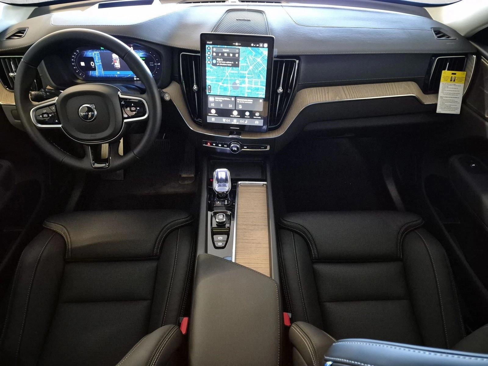 Thumbnail: 2027 Volvo XC60 - 3
