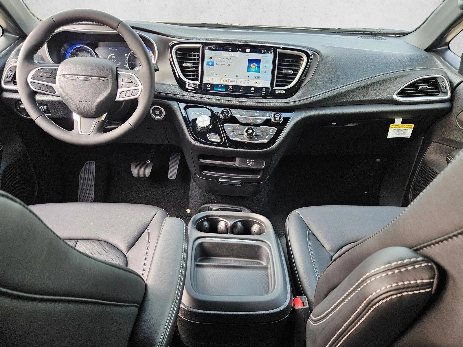 Thumbnail: 2027 Chrysler Pacifica - 3