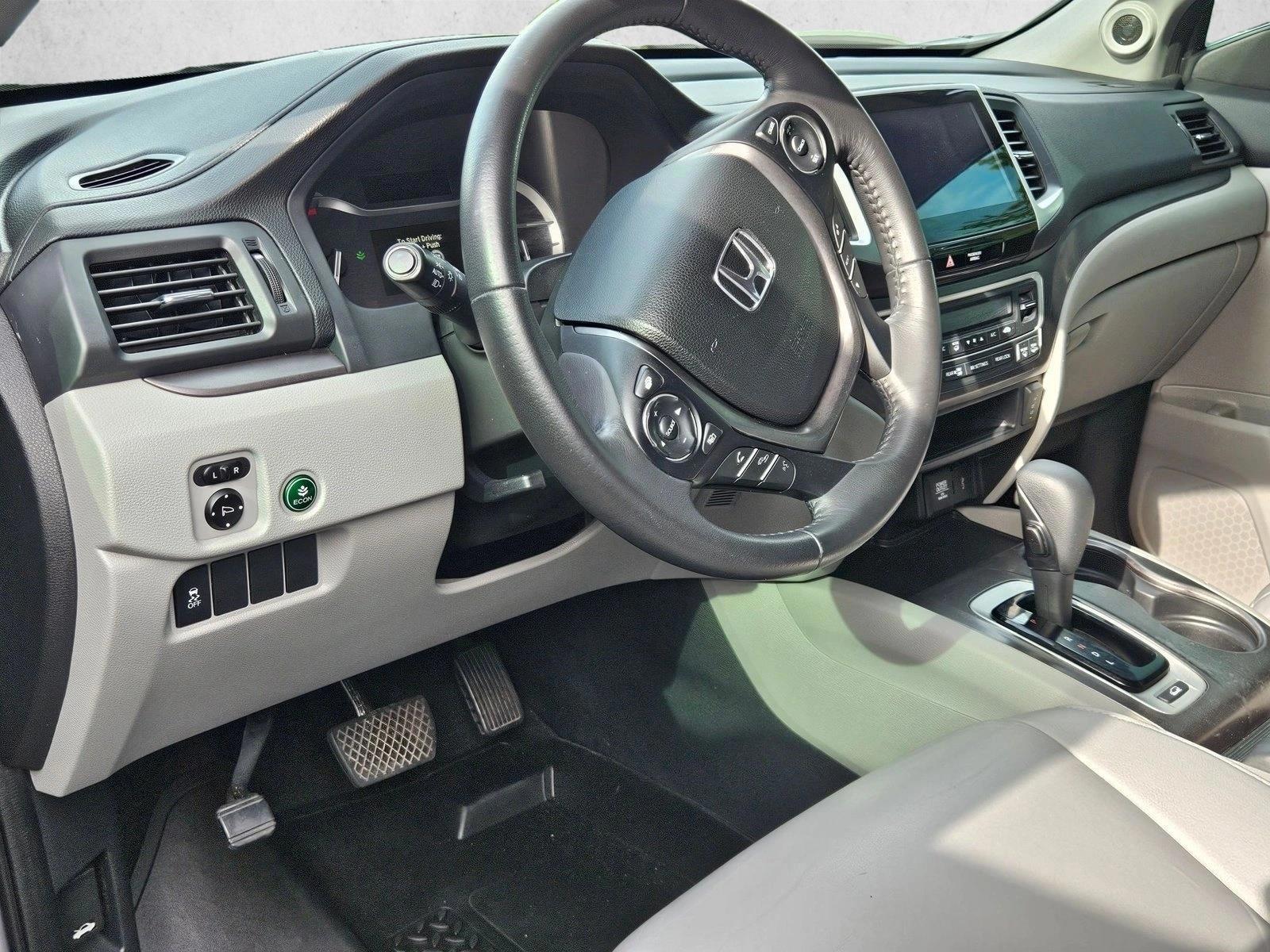 Thumbnail: 2017 Honda Pilot - 3