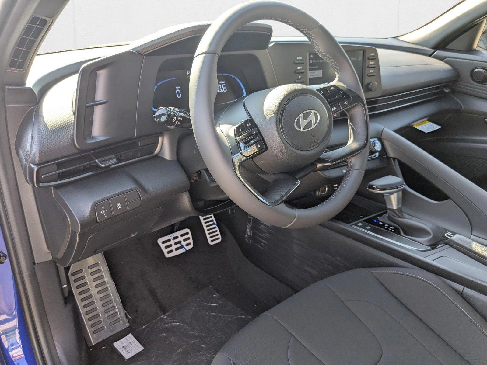 2025 Hyundai Elantra SEL - Photo 3