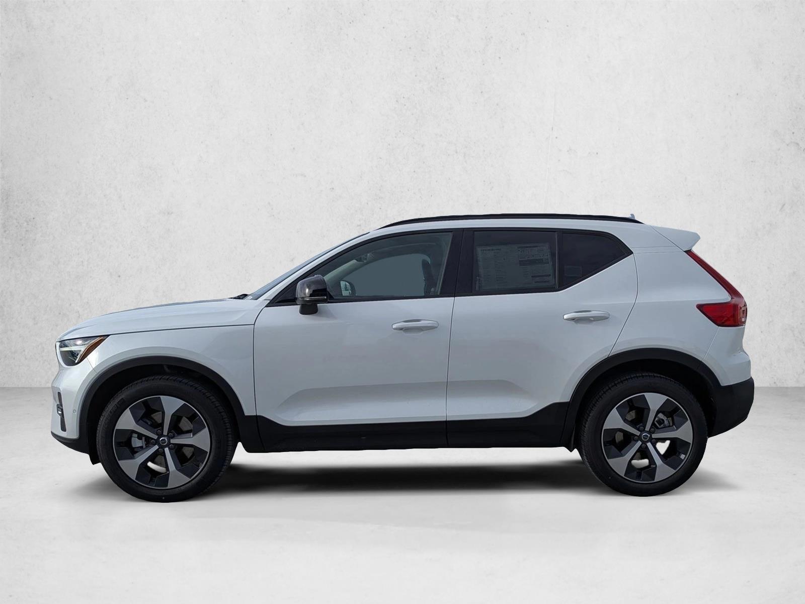 Thumbnail: 2026 Volvo XC40 - 2