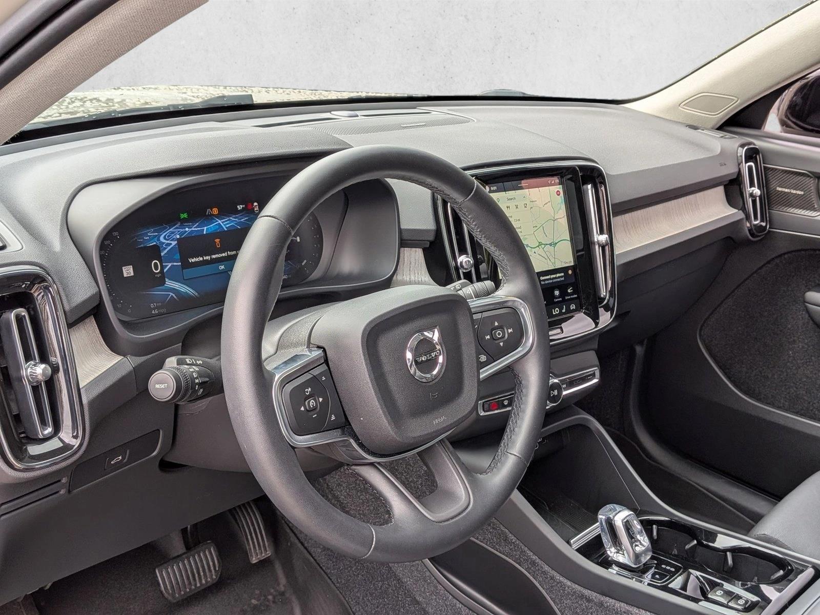 Thumbnail: 2025 Volvo XC40 - 3
