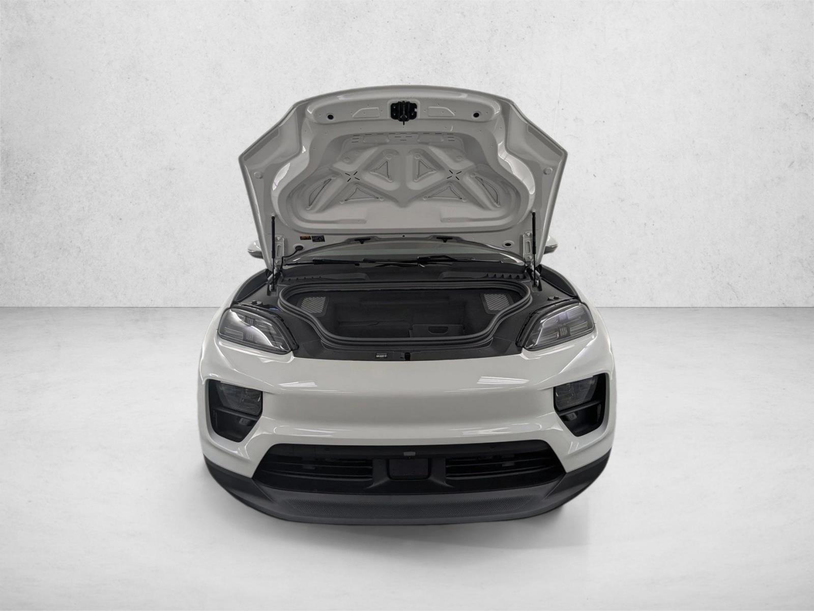 2025 Porsche Macan Base - Photo 25