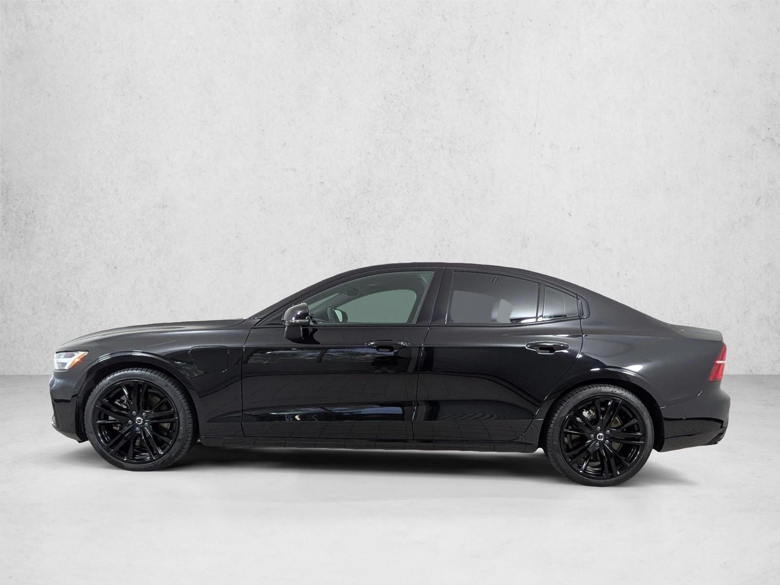 Thumbnail: 2022 Volvo S60 - 2