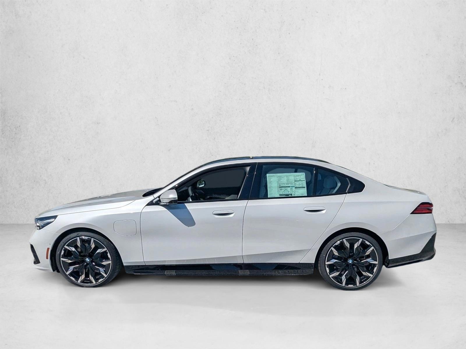 Thumbnail: 2027 BMW 5 Series - 2