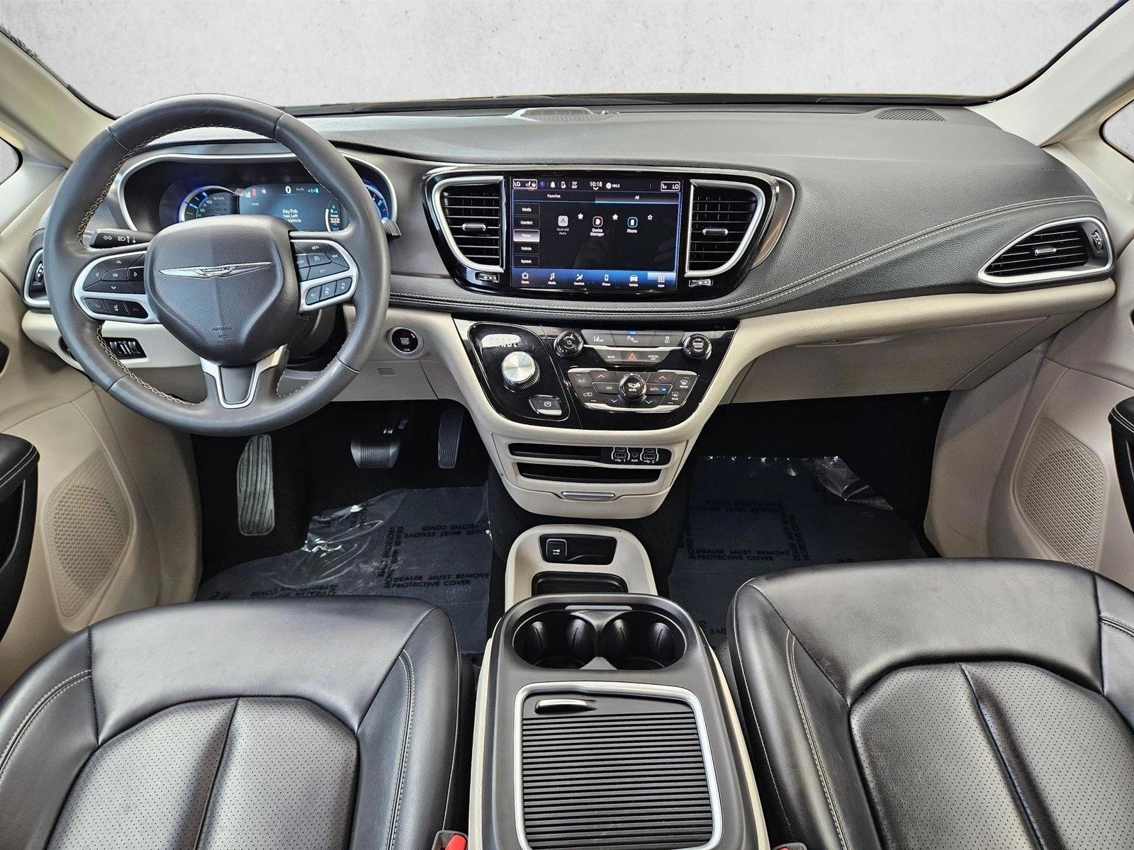 Thumbnail: 2023 Chrysler Pacifica - 3
