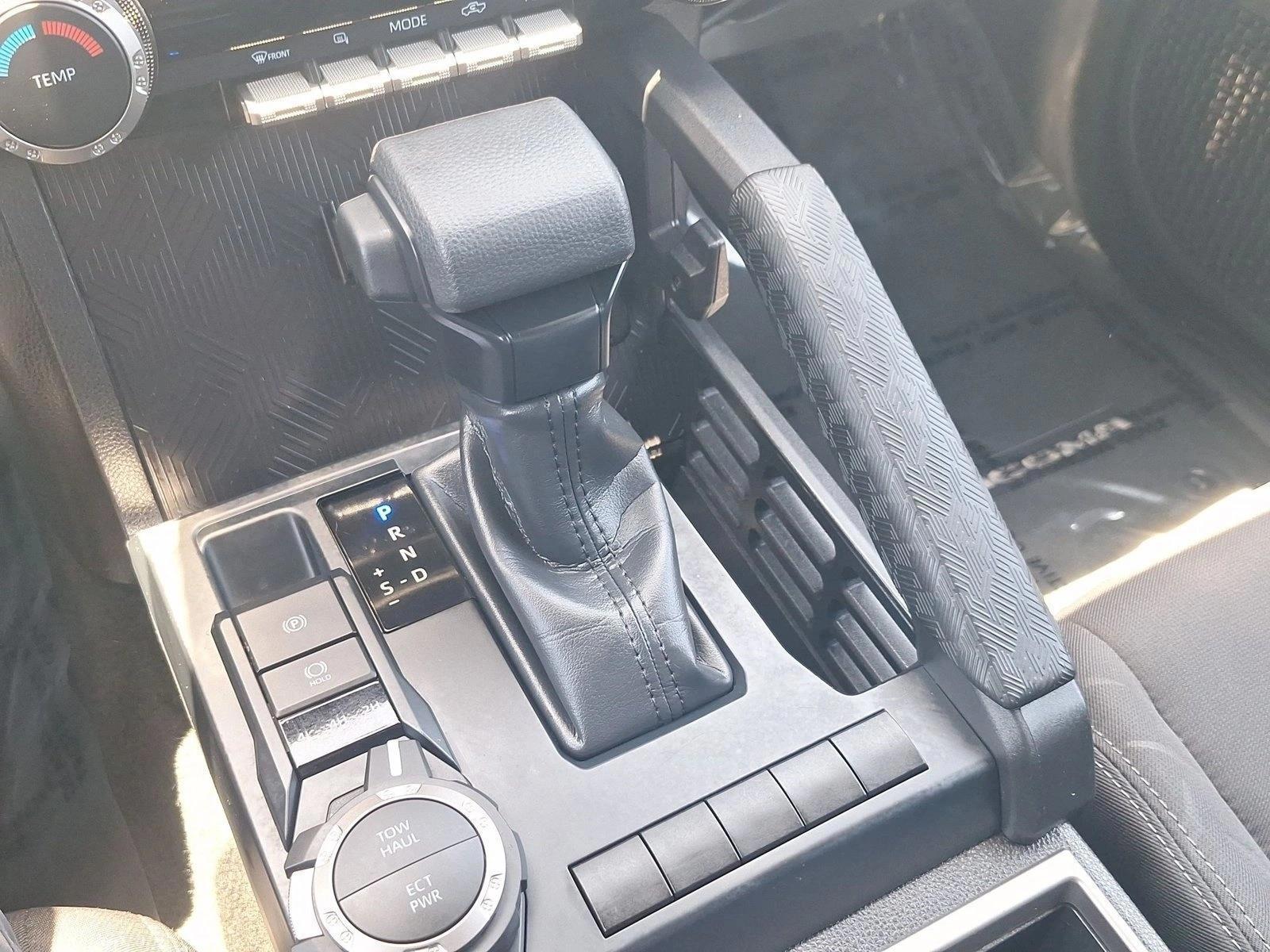 2025 Toyota Tacoma SR5 - Photo 11
