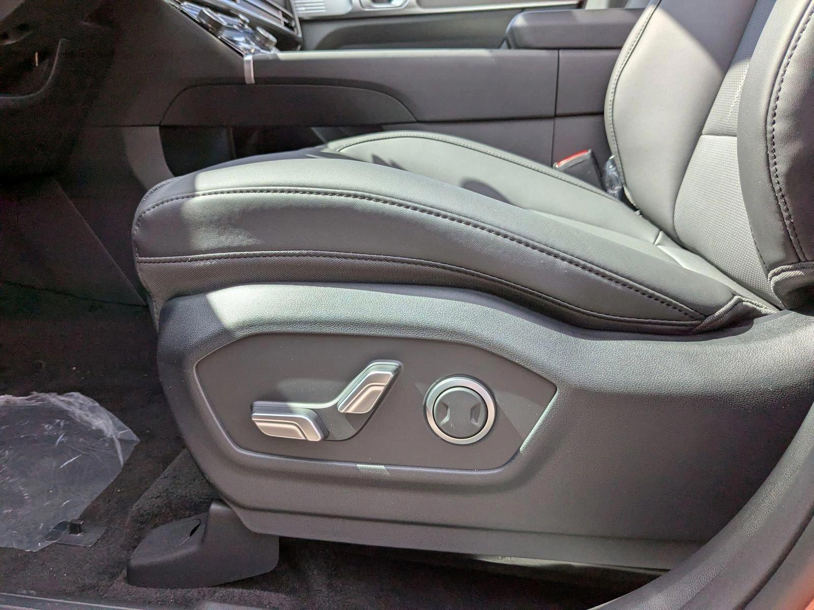 Thumbnail: 2025 Hyundai Santa Fe - 4