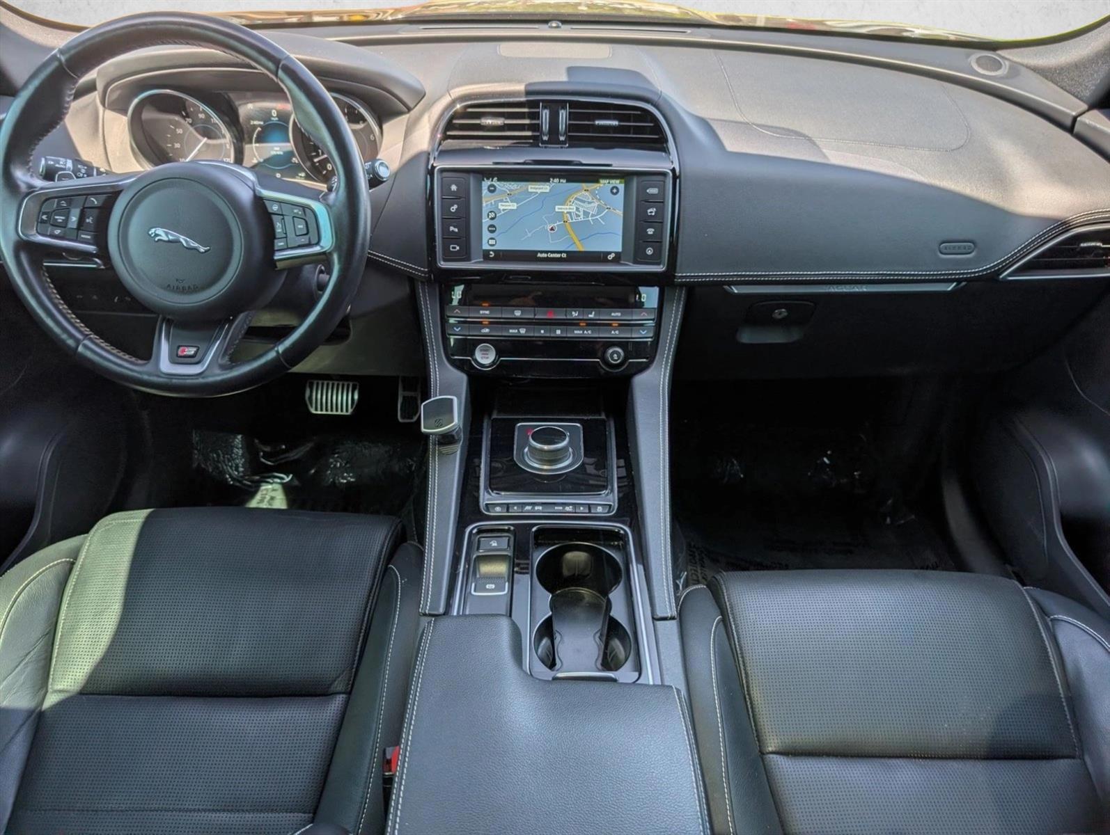 Thumbnail: 2018 Jaguar F-Pace - 4