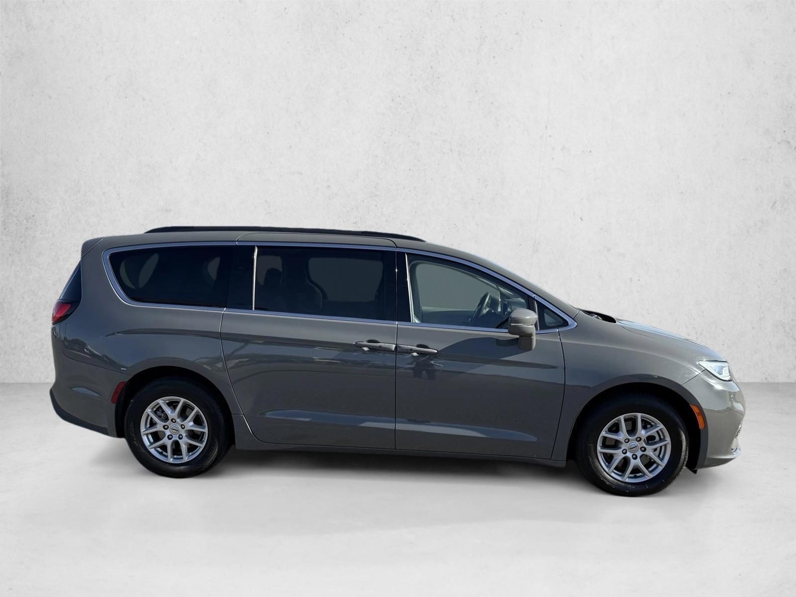 2022 Chrysler Pacifica Touring L - Photo 4