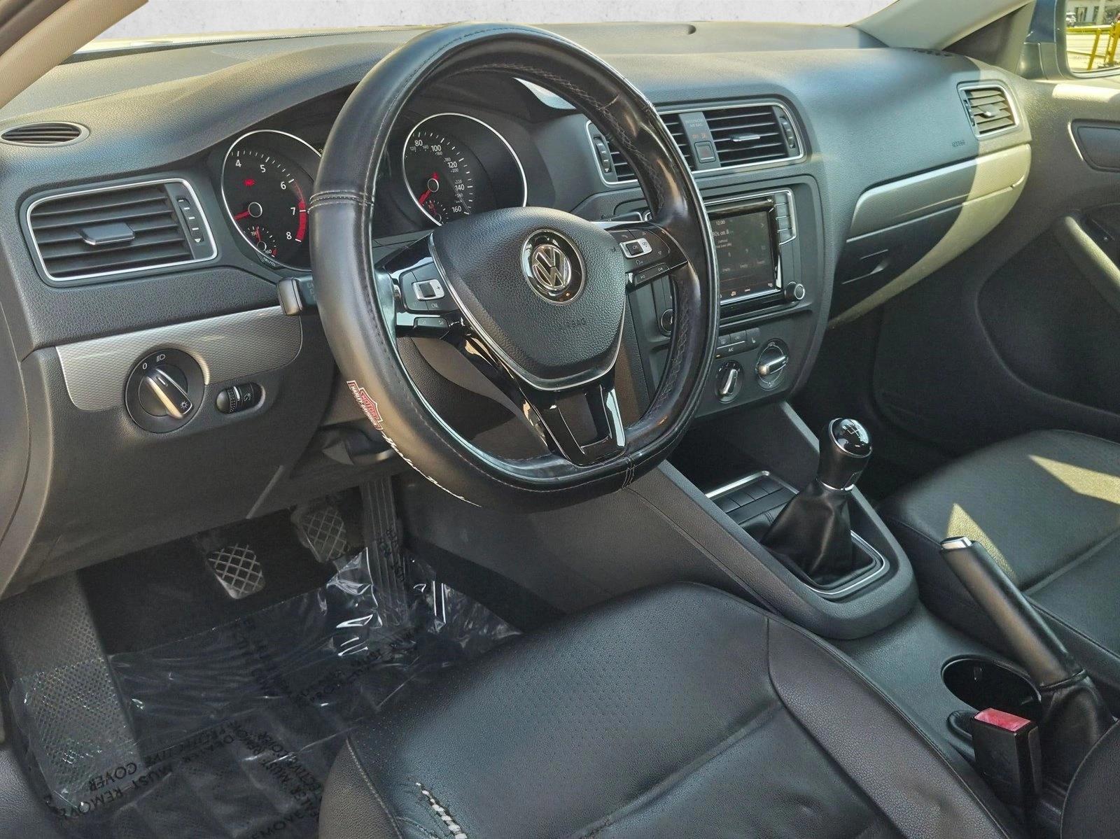 Thumbnail: 2017 Volkswagen Jetta - 3