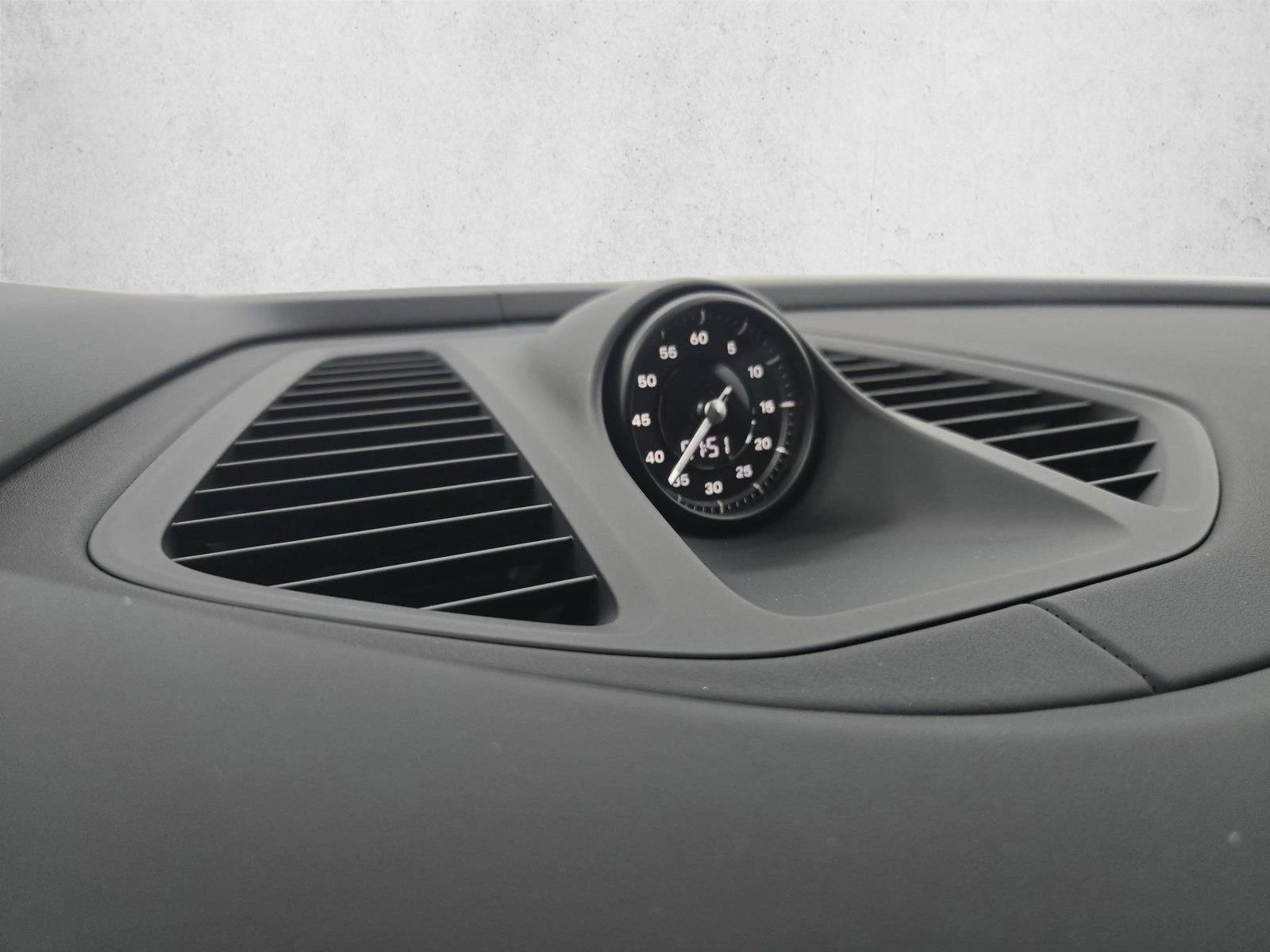 2025 Porsche Macan S - Photo 23