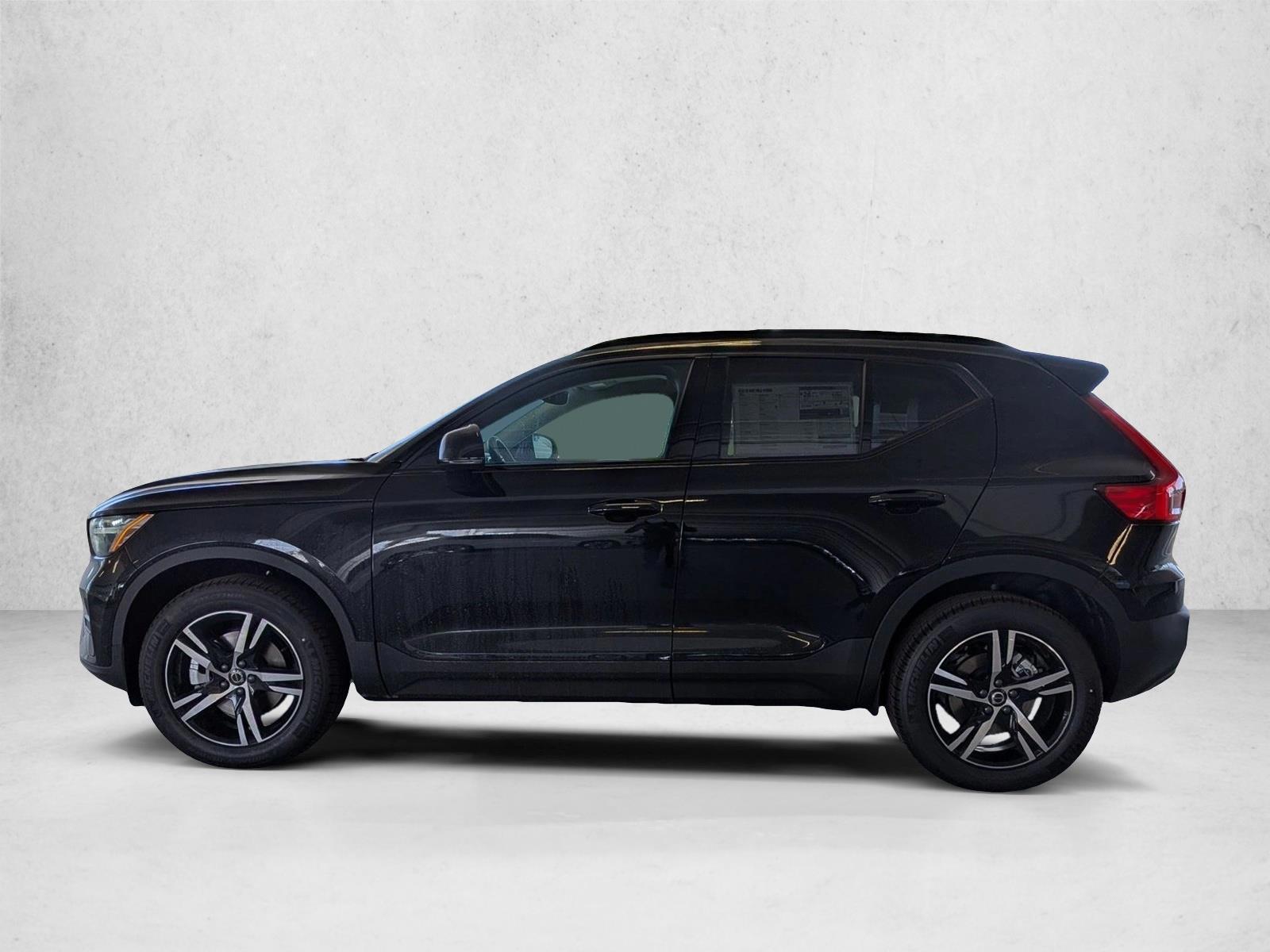 Thumbnail: 2026 Volvo XC40 - 2