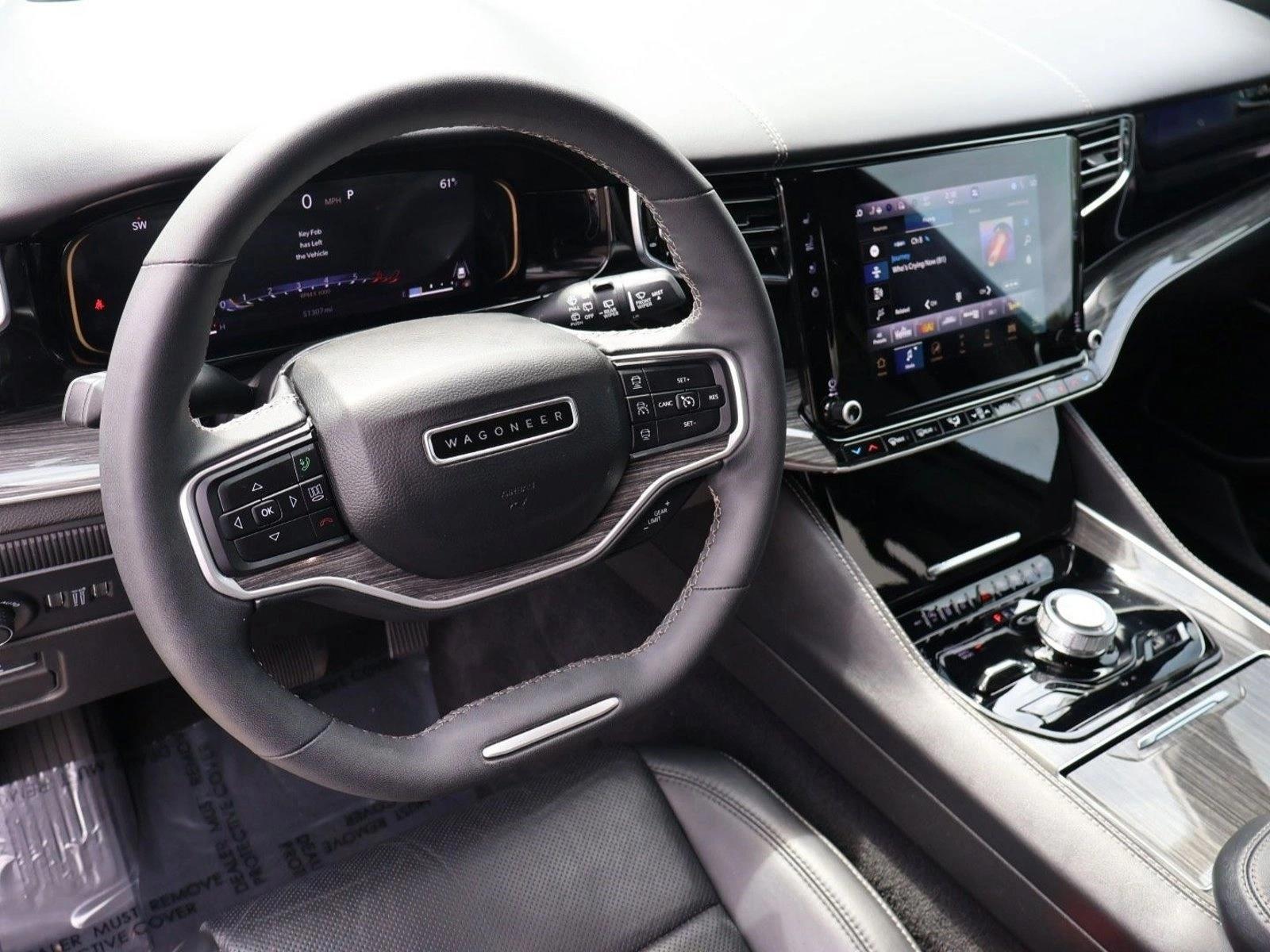 Thumbnail: 2022 Jeep Wagoneer - 3