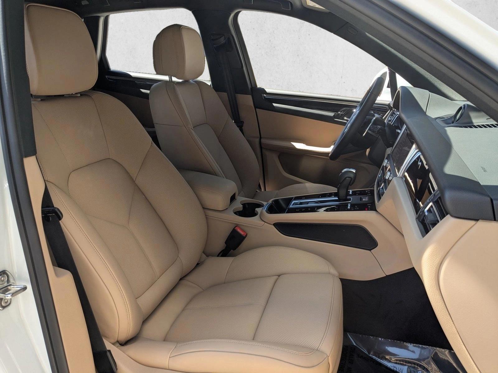 2026 Porsche Macan T - Photo 26
