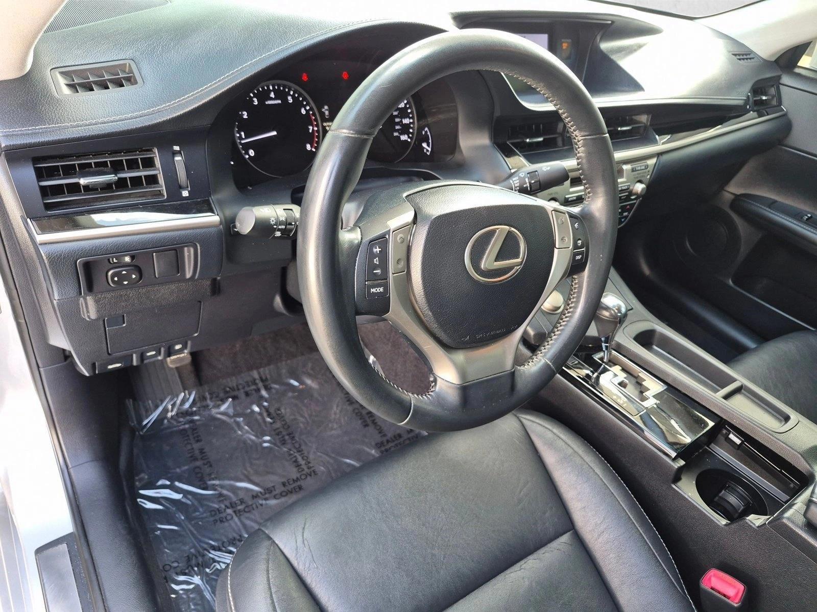 Thumbnail: 2014 Lexus ES - 3