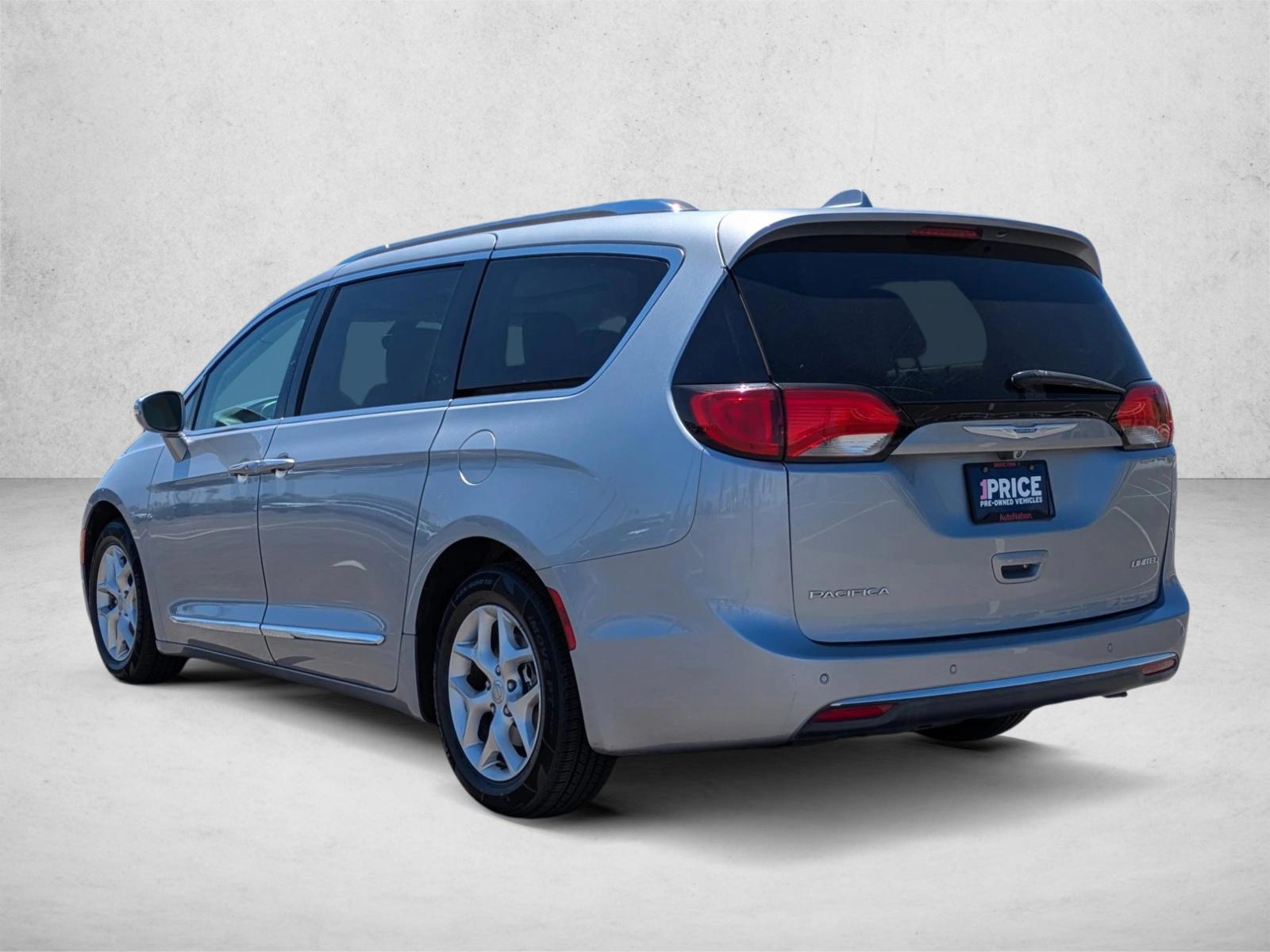 2019 Chrysler Pacifica Limited - Photo 8