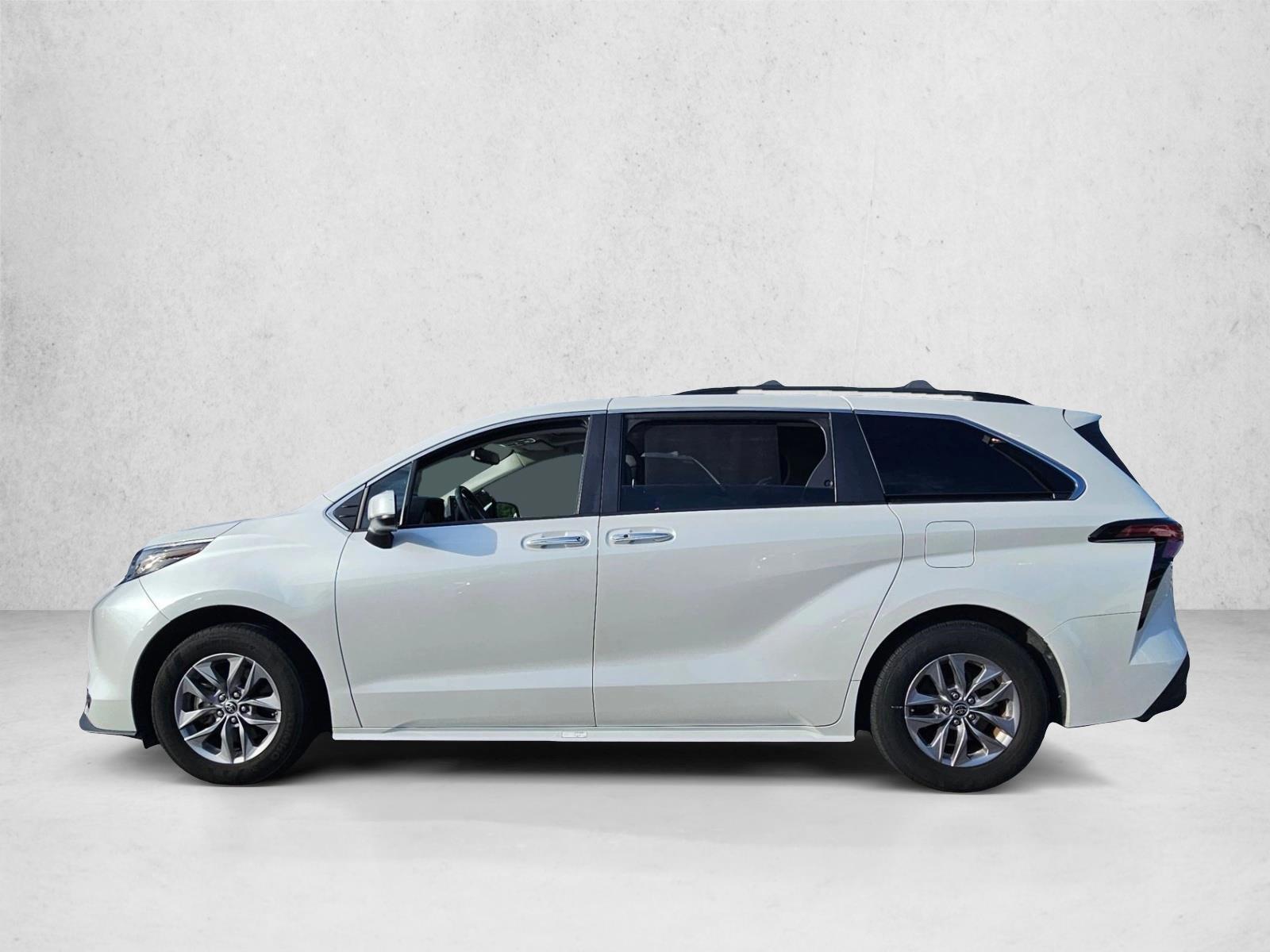 Thumbnail: 2022 Toyota Sienna - 2