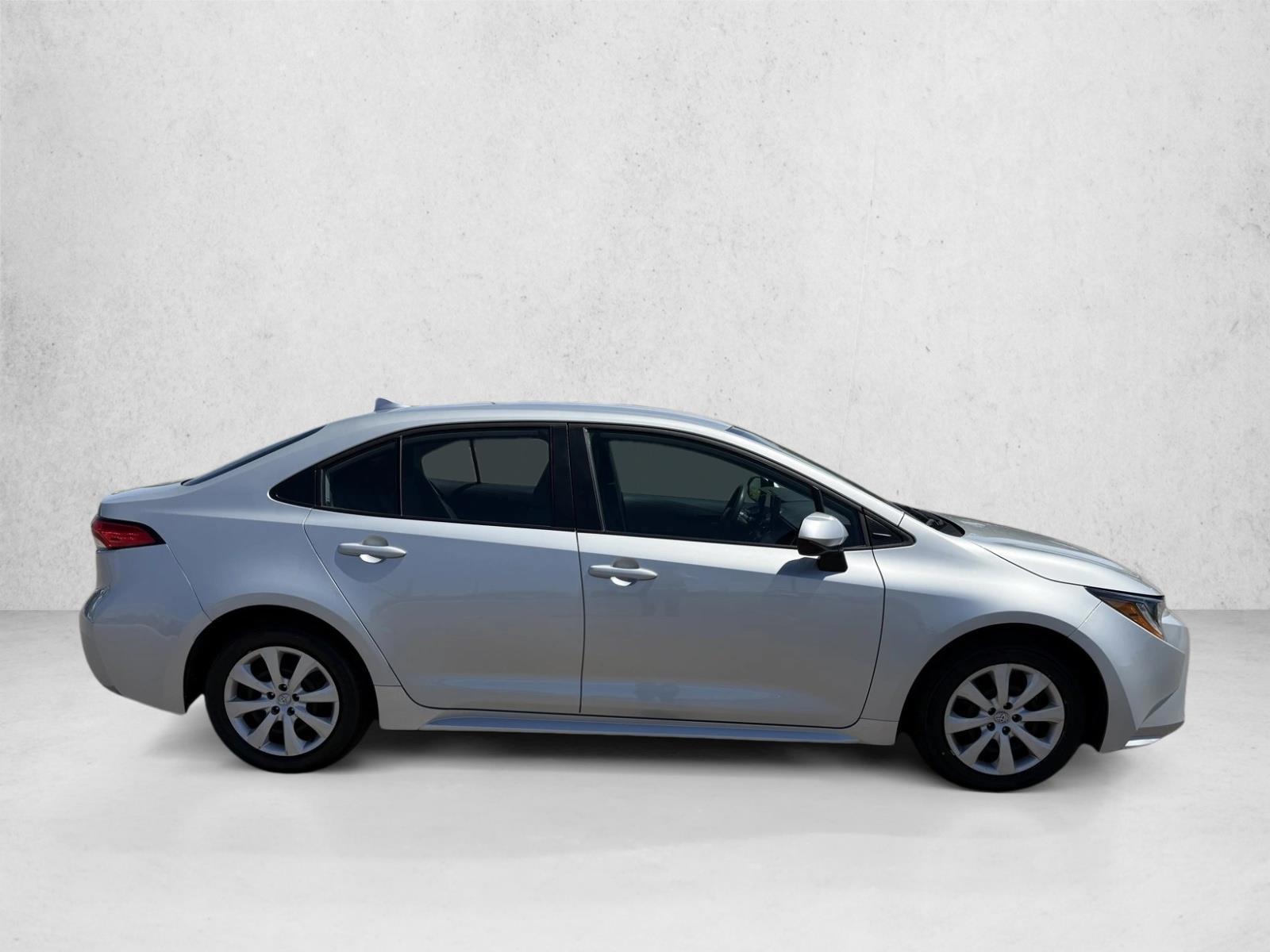 2025 Toyota Corolla LE - Photo 4