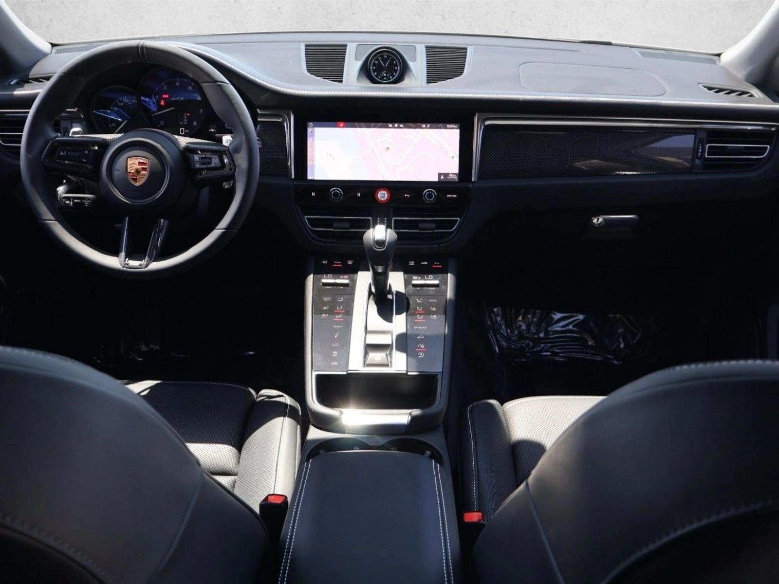 Thumbnail: 2026 Porsche Macan - 4