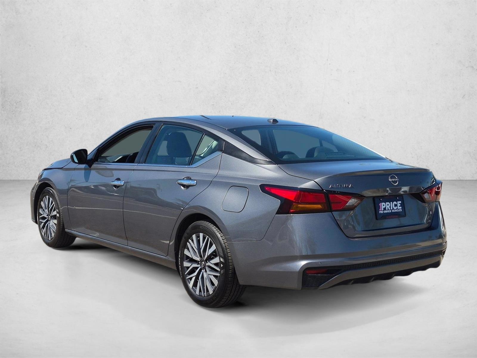 2025 Nissan Altima SV - Photo 8