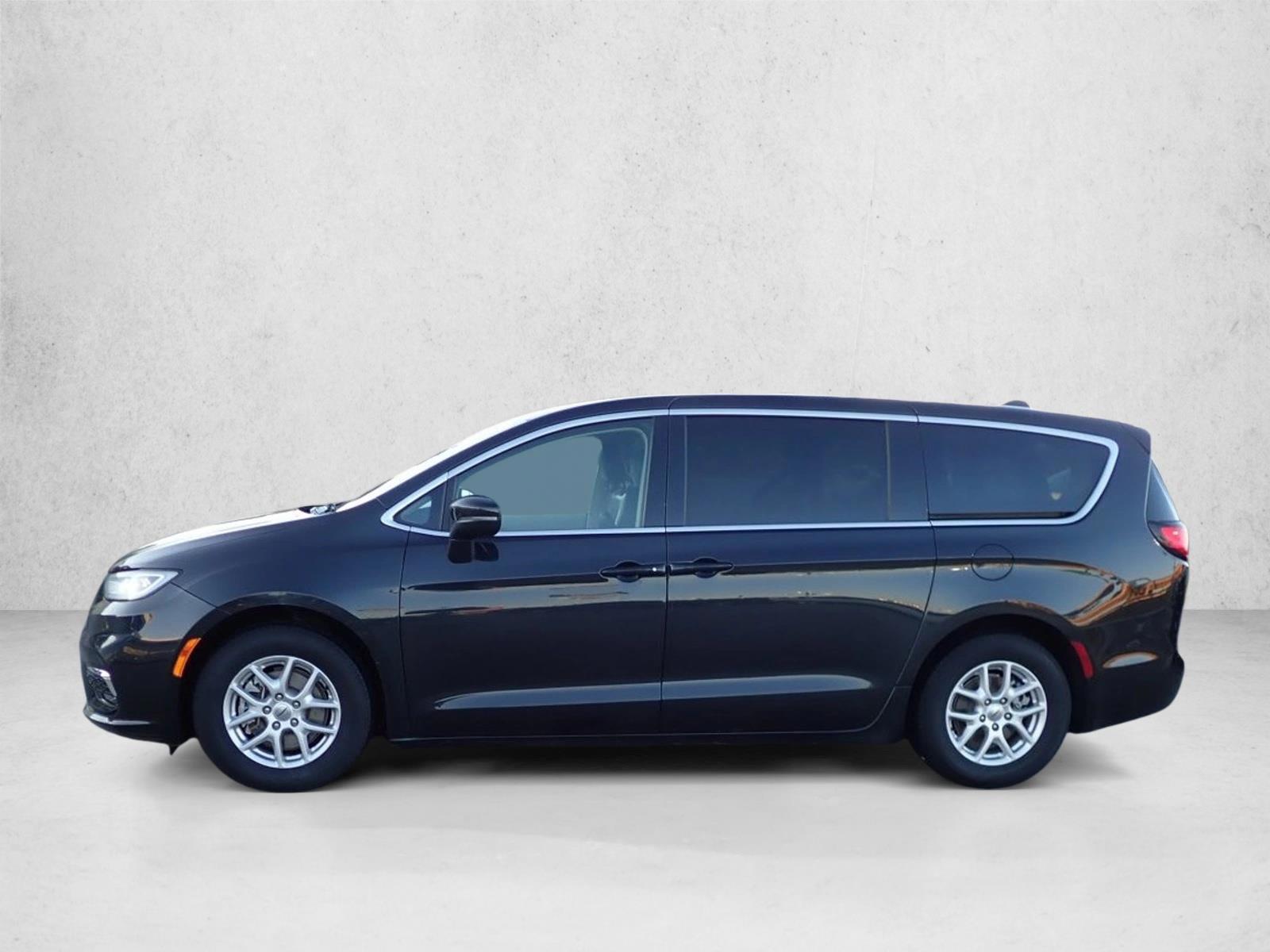 Thumbnail: 2023 Chrysler Pacifica - 2