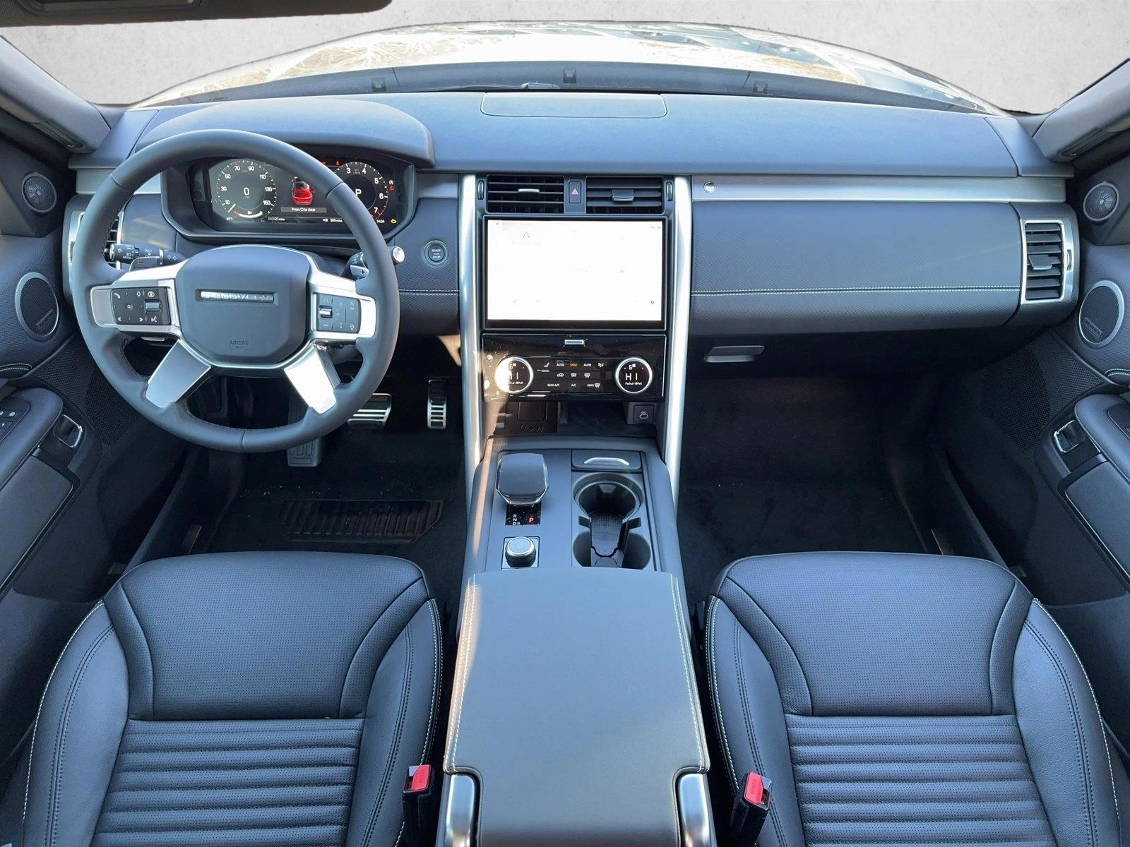 Thumbnail: 2025 Land Rover Discovery - 3