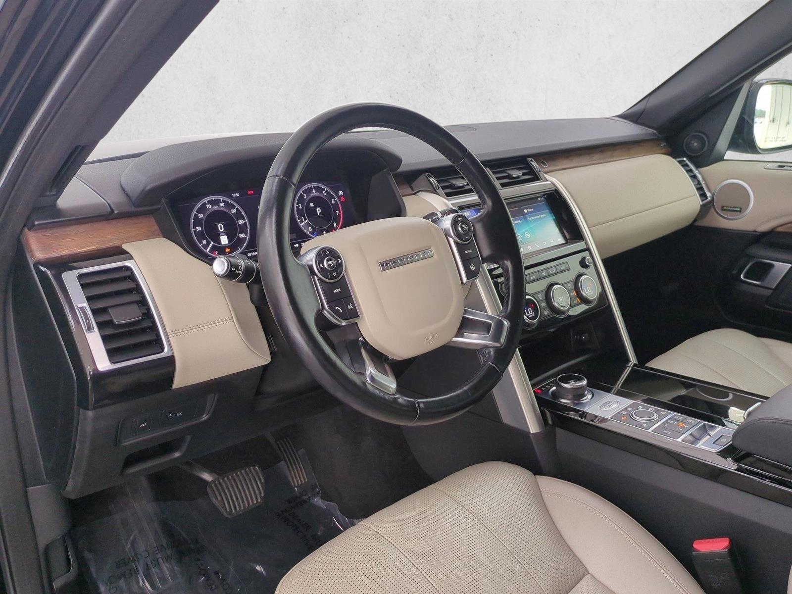 Thumbnail: 2018 Land Rover Discovery - 3