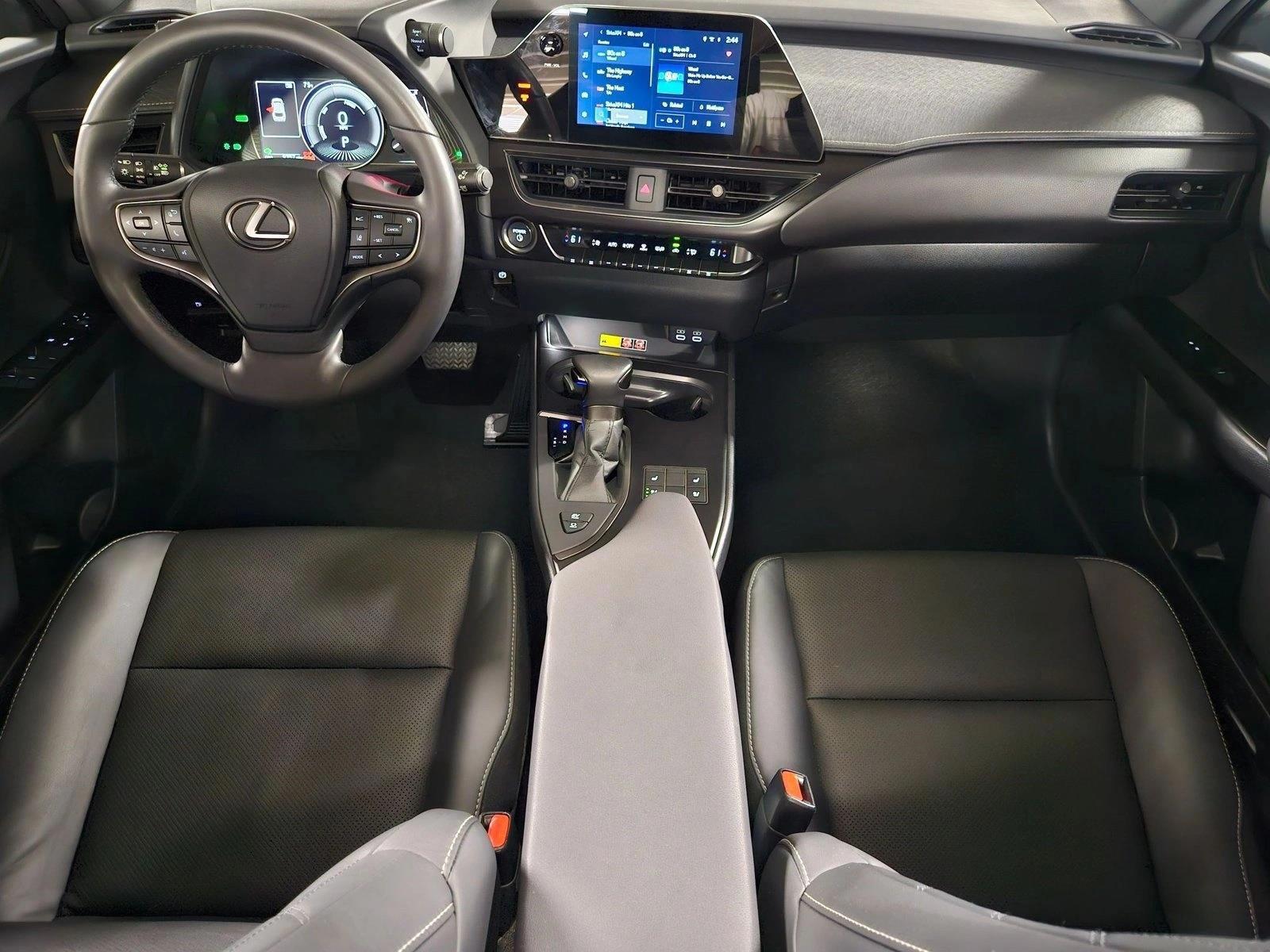 Thumbnail: 2024 Lexus UX - 3