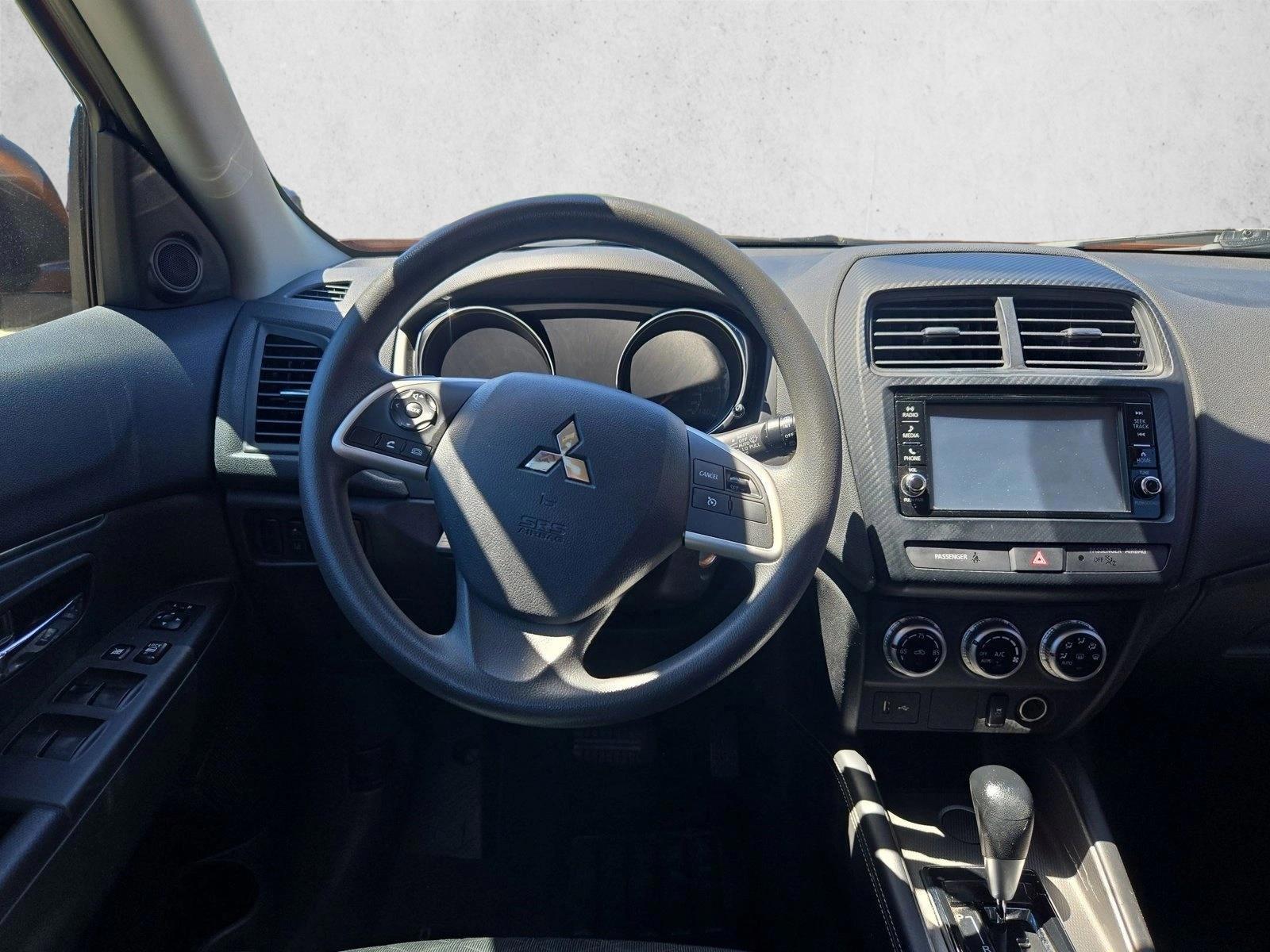 Thumbnail: 2021 Mitsubishi Outlander - 4