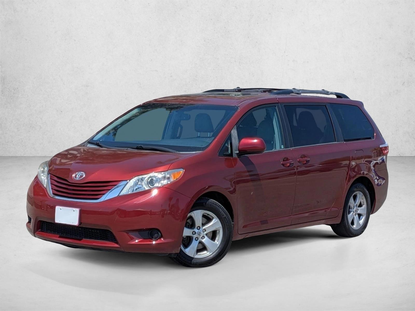 2015 Toyota Sienna LE V6 8-Passenger's photo